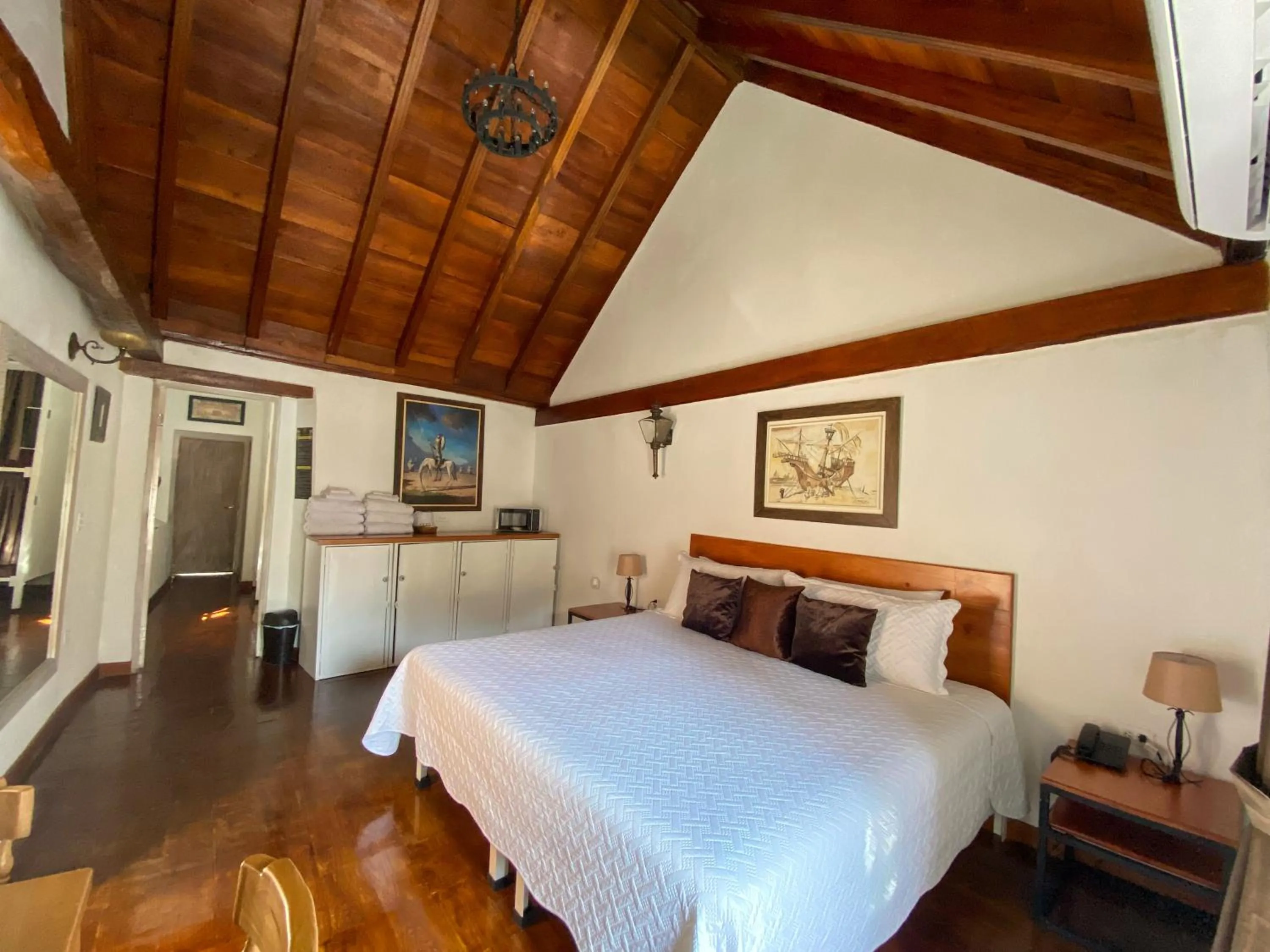 Restaurant/places to eat, Bed in Life is Good Cartagena Hostel