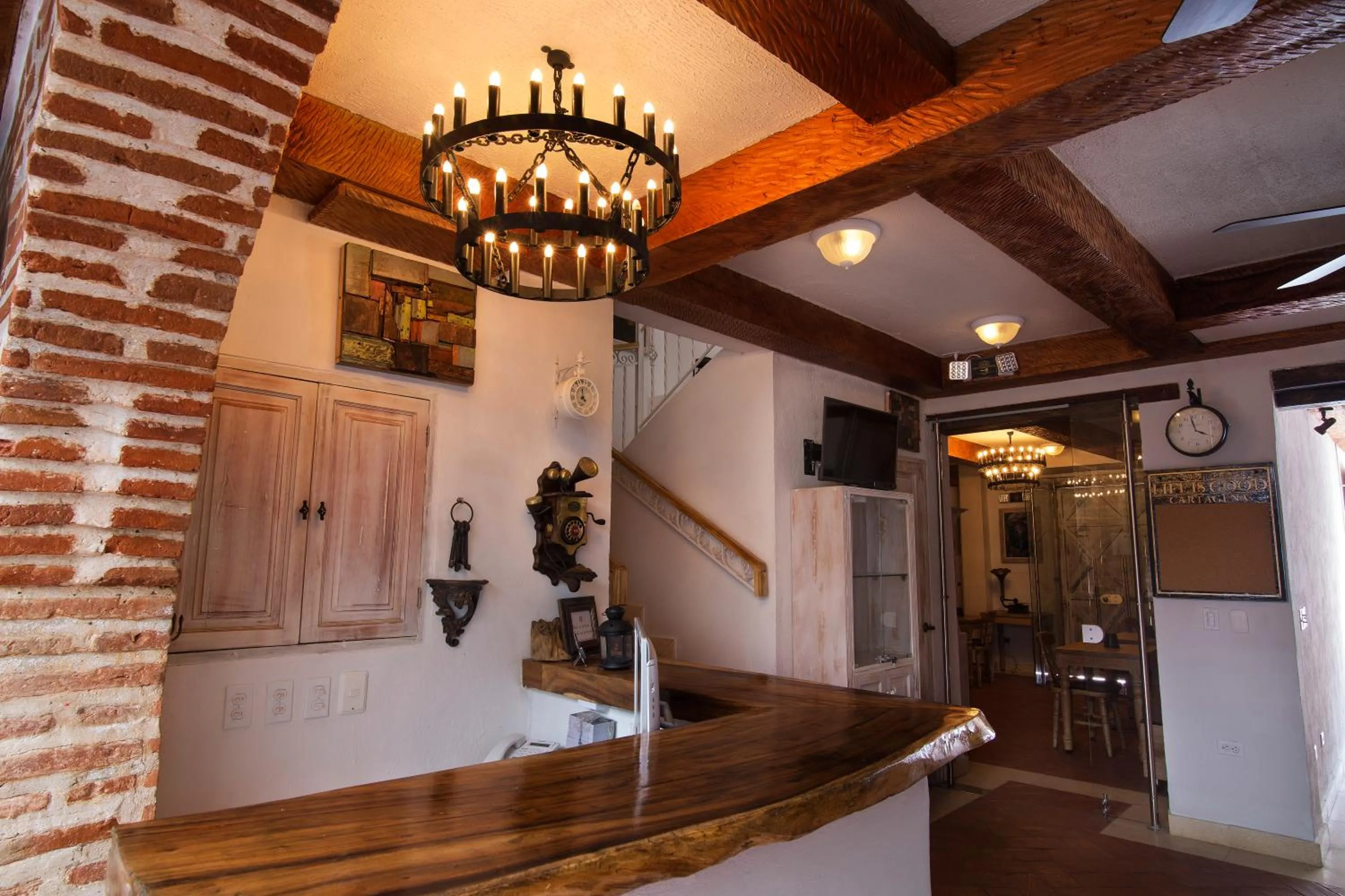 Restaurant/places to eat in Life is Good Cartagena Hostel