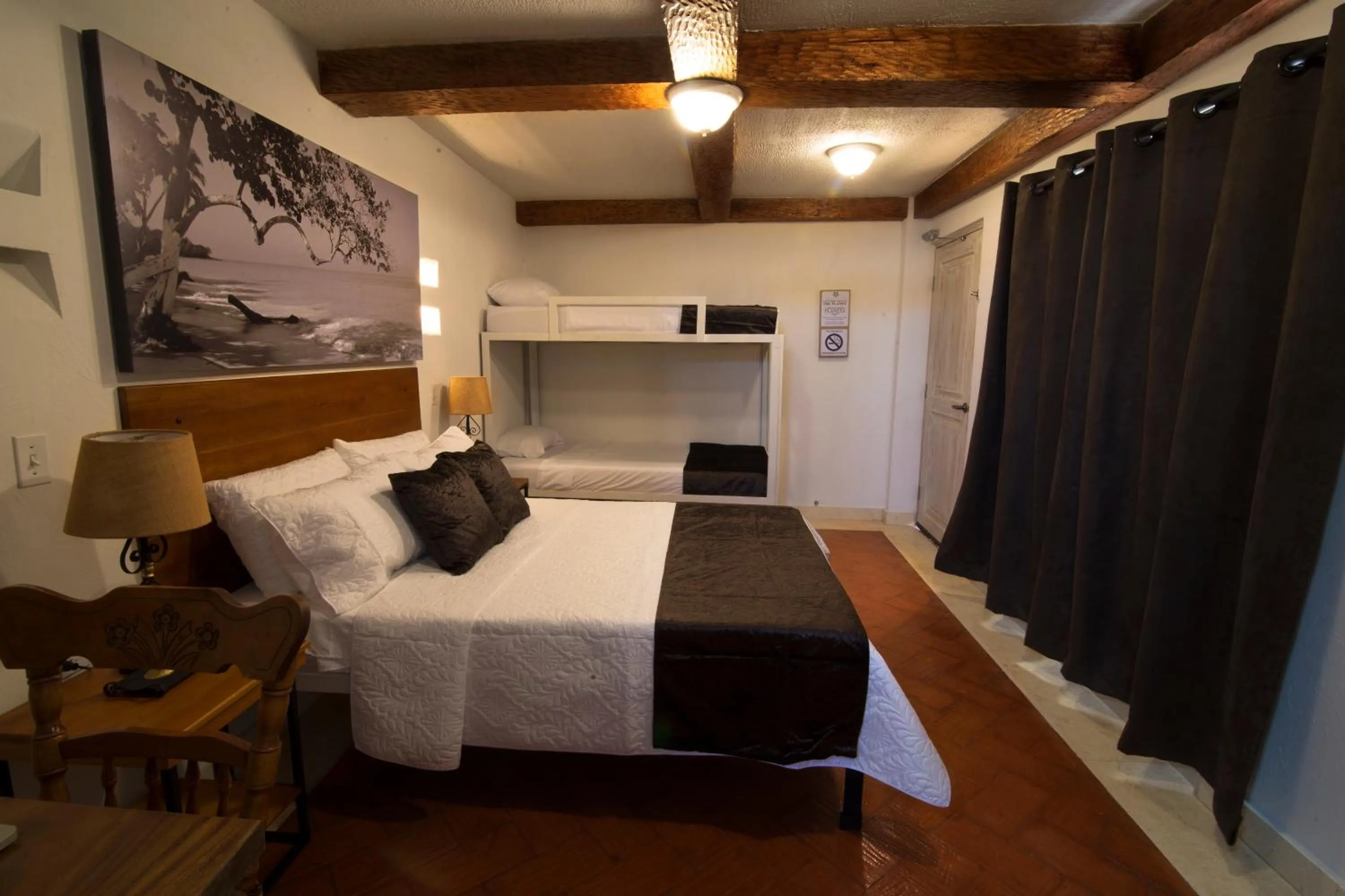 Restaurant/places to eat, Bed in Life is Good Cartagena Hostel