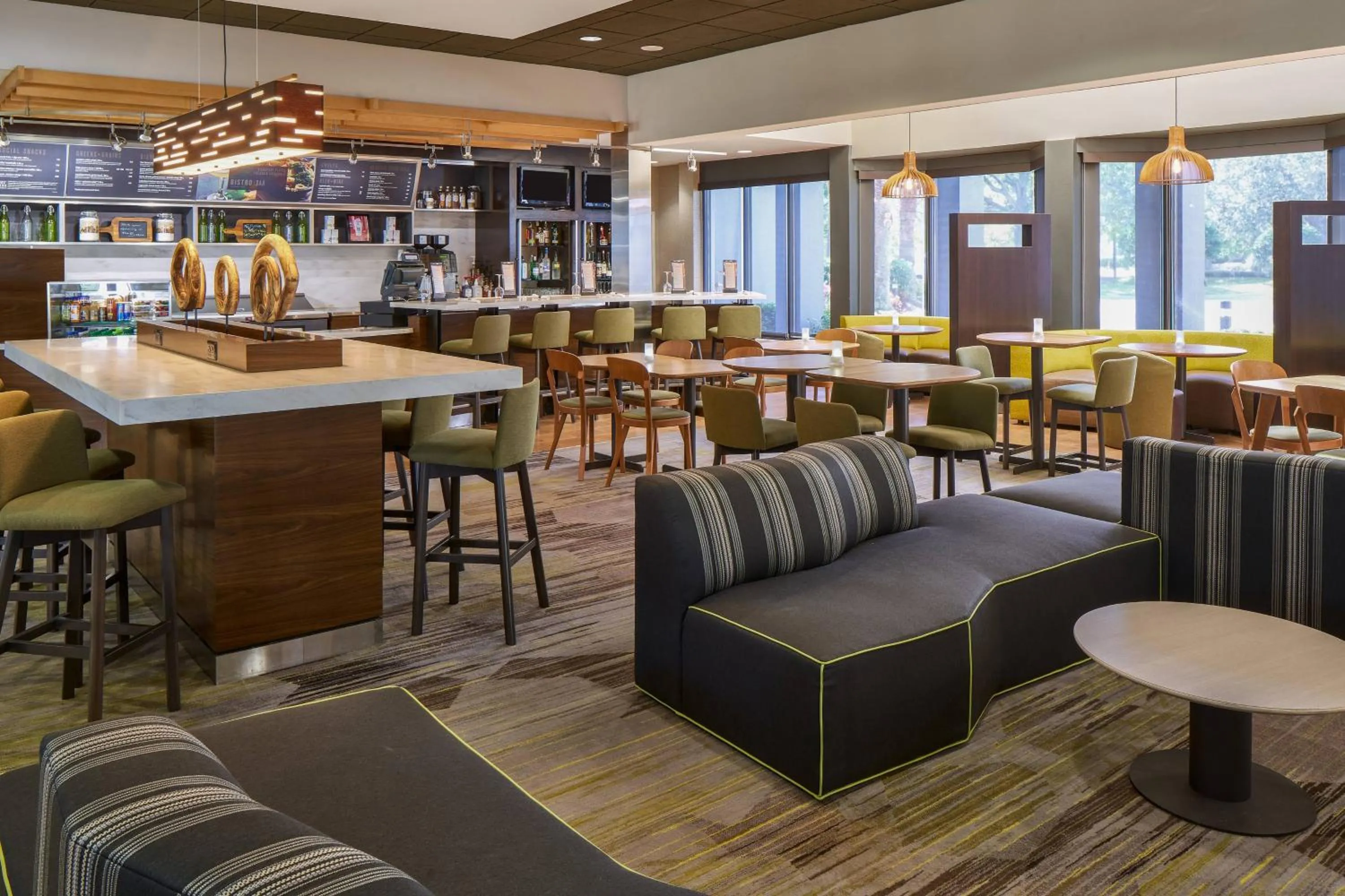 Restaurant/places to eat in Courtyard by Marriott Orlando Airport