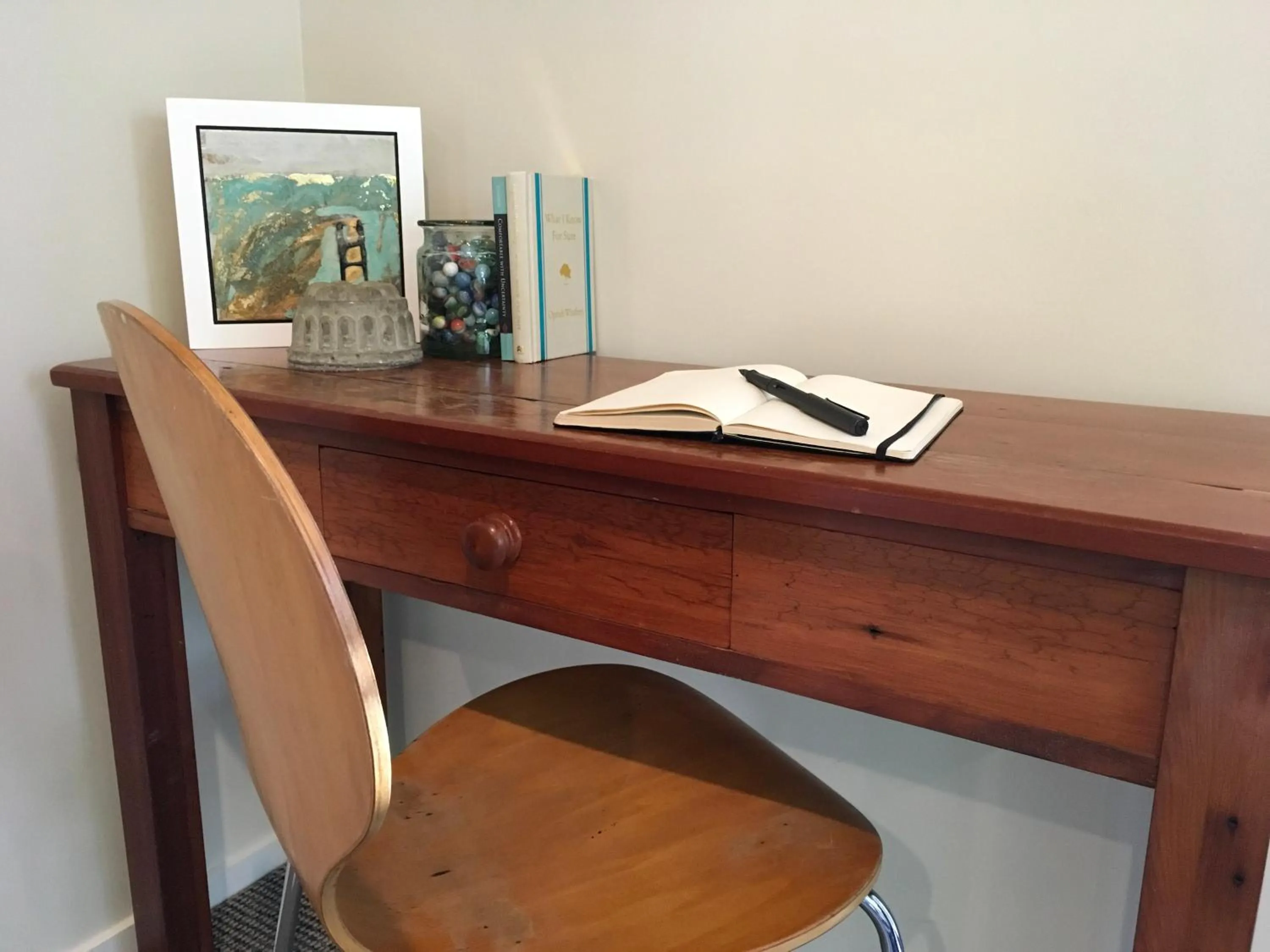 hair dresser in Lye Bow Lake Suite