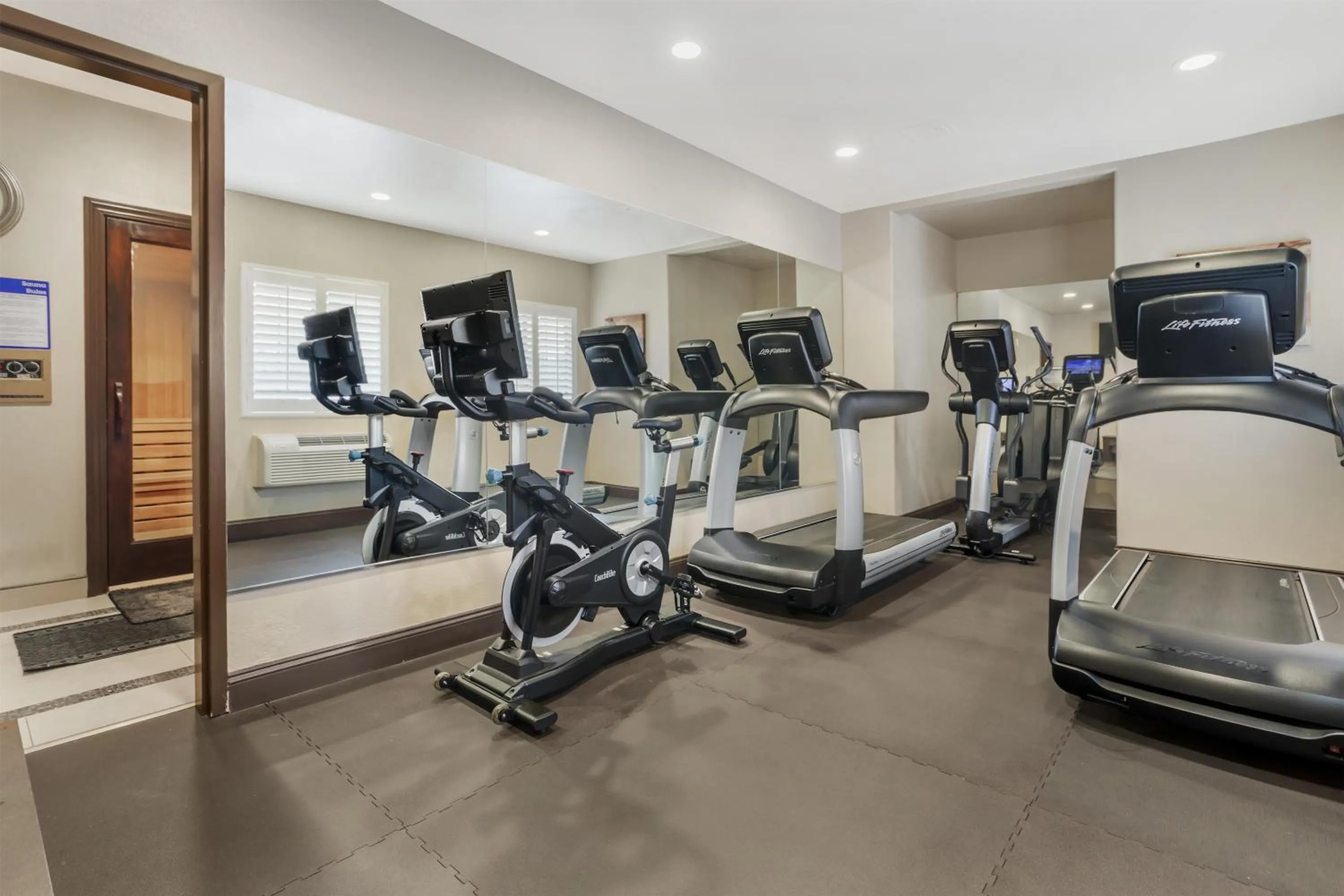 Fitness centre/facilities in Best Western Plus Brookside Inn