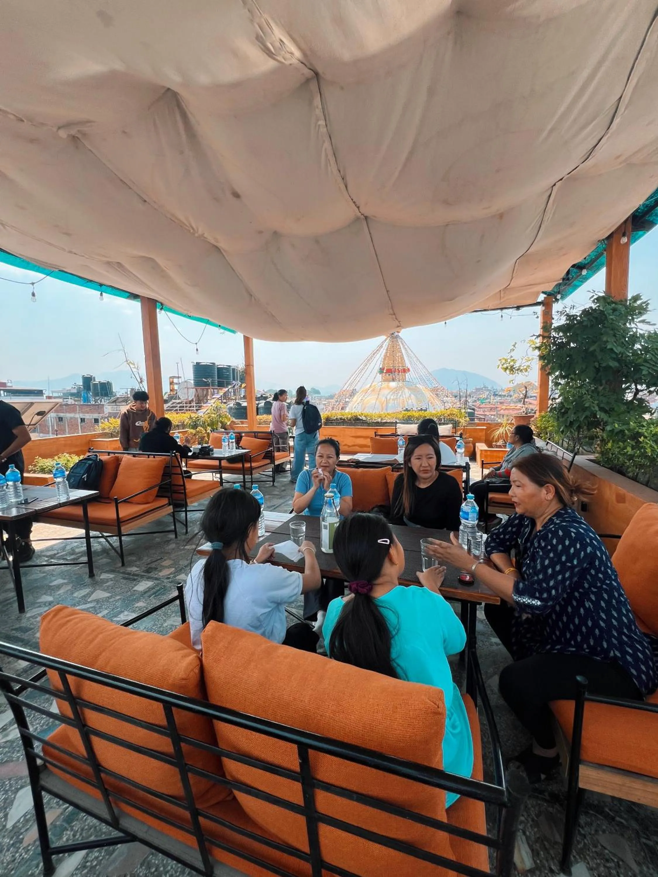 Restaurant/places to eat in Hotel Bodhiz