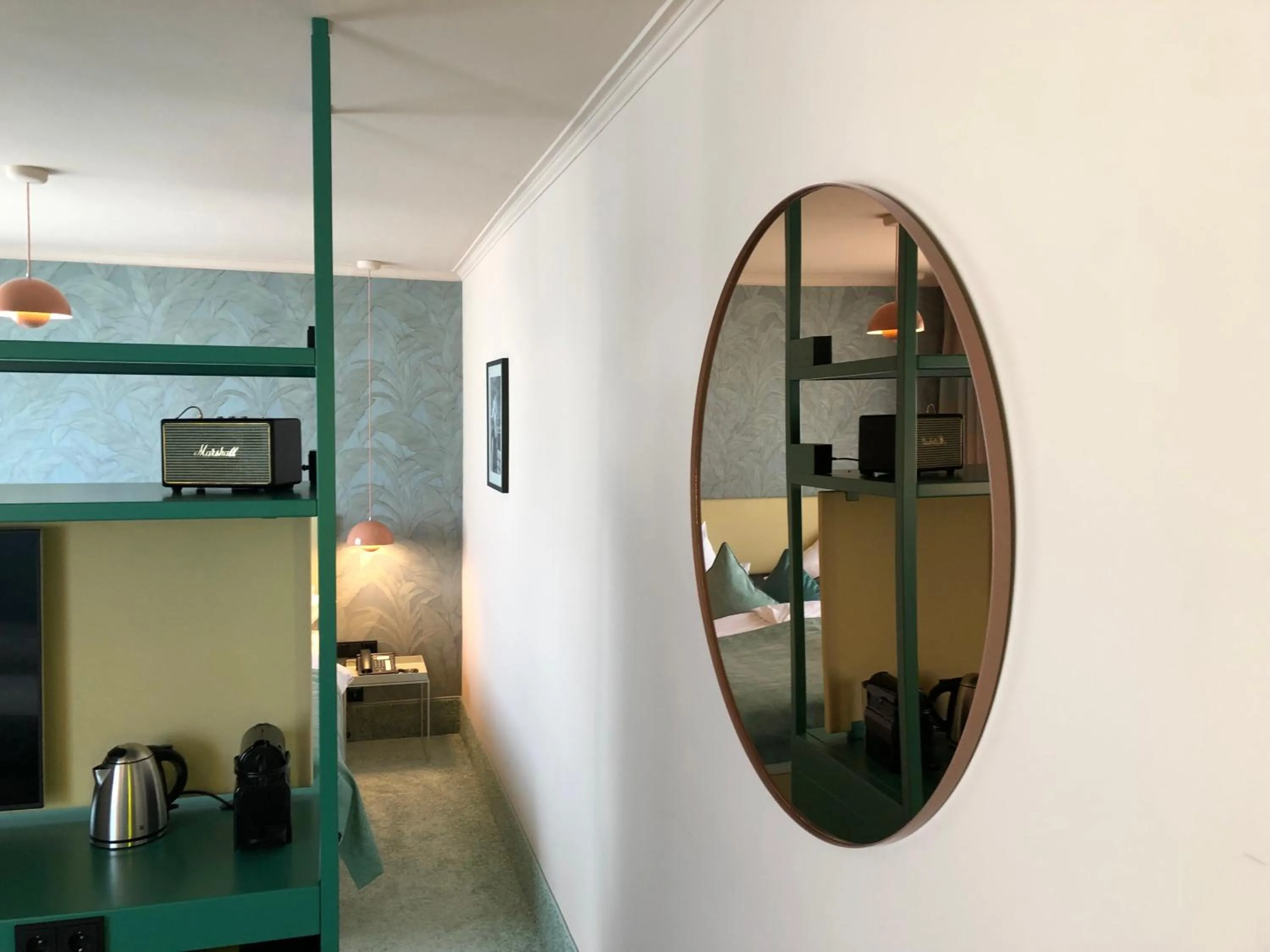 Coffee/tea facilities in Hotel Metropol by Maier Privathotels