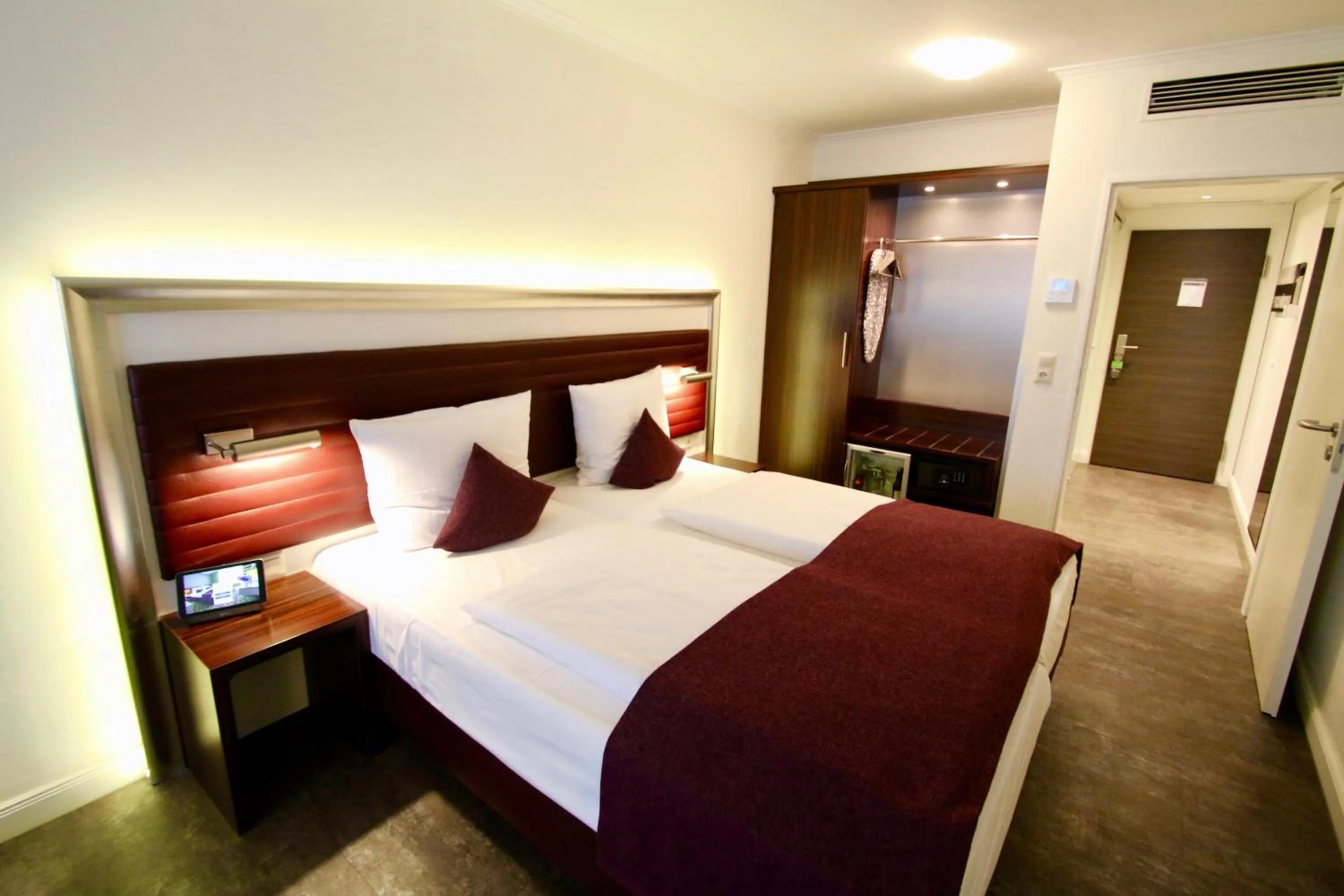 Bed in Hotel Metropol by Maier Privathotels