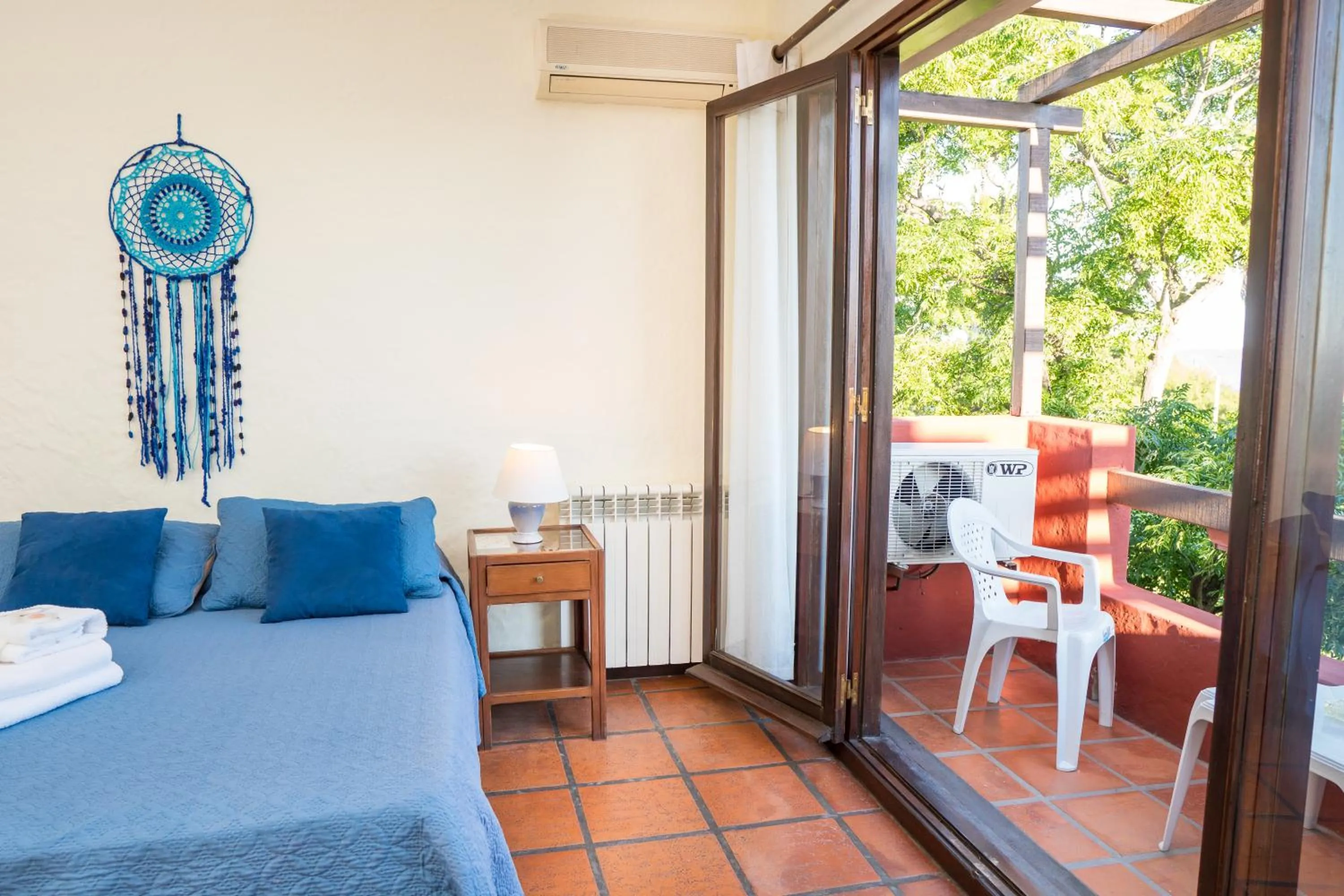 Balcony/Terrace, Bed in Viajero Posada B&B