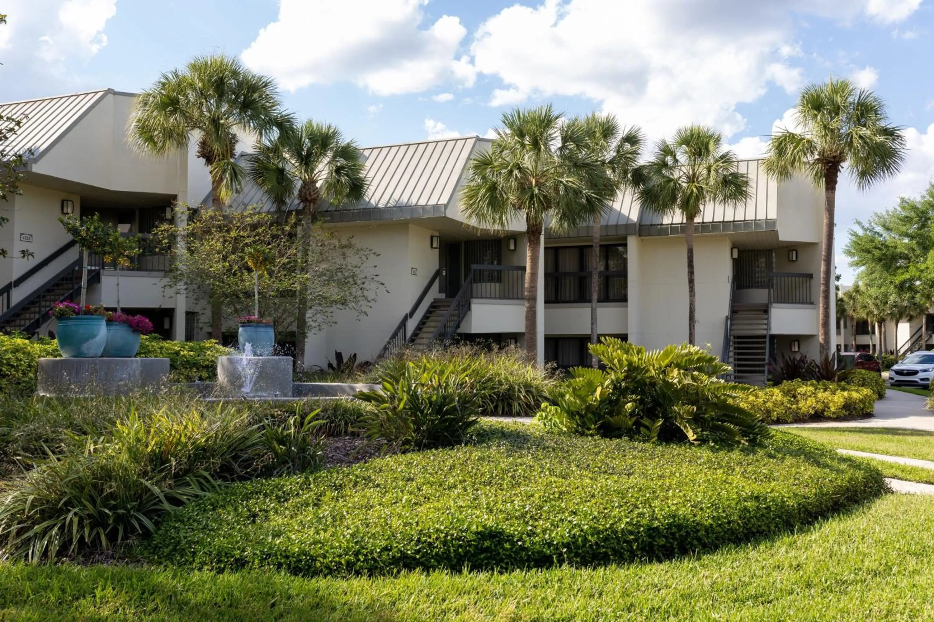 Property building in Marriott's Sabal Palms