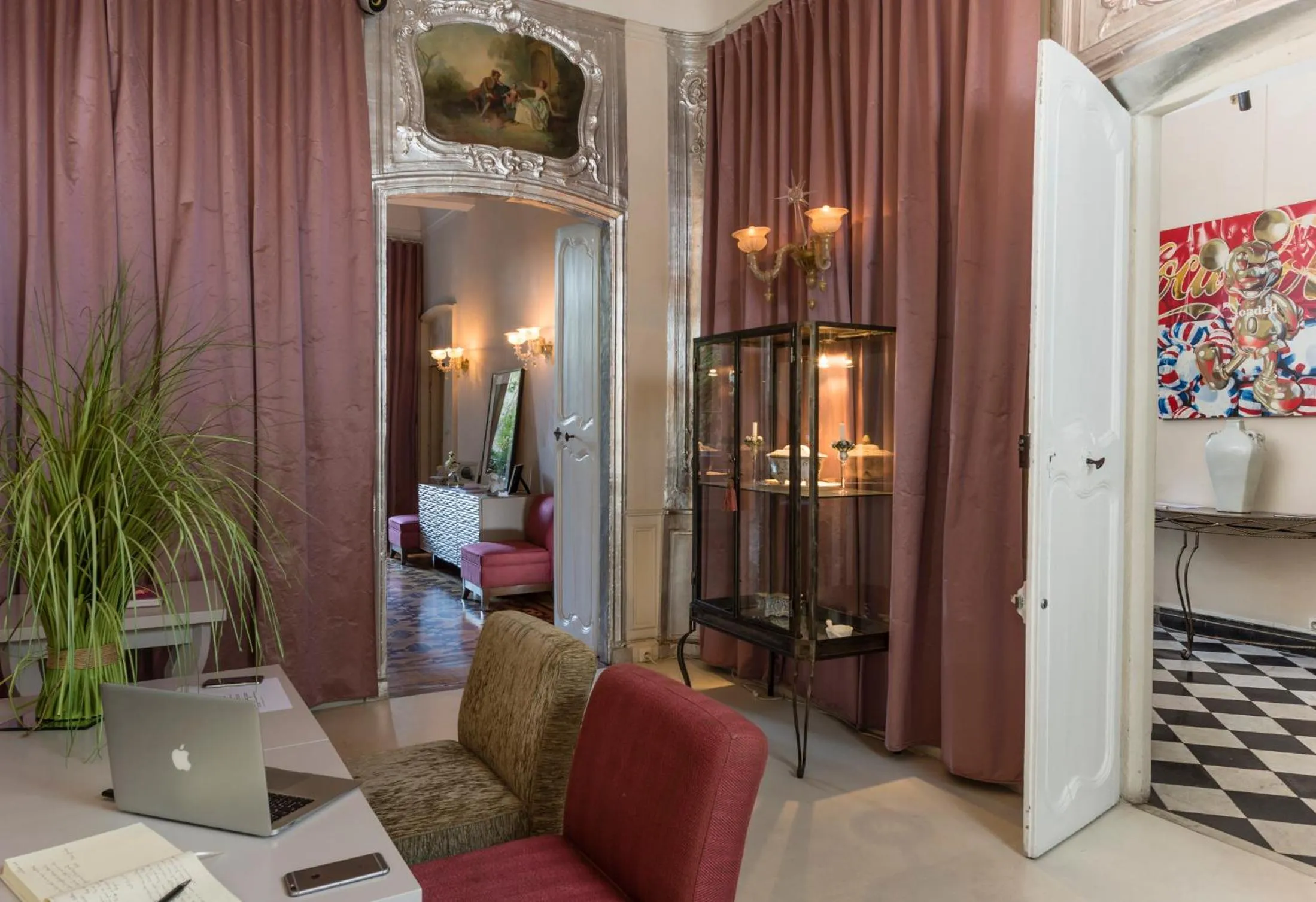 Decorative detail in Hôtel Particulier Le 28 - Spa & Art Luxury Design by Alain Ducasse