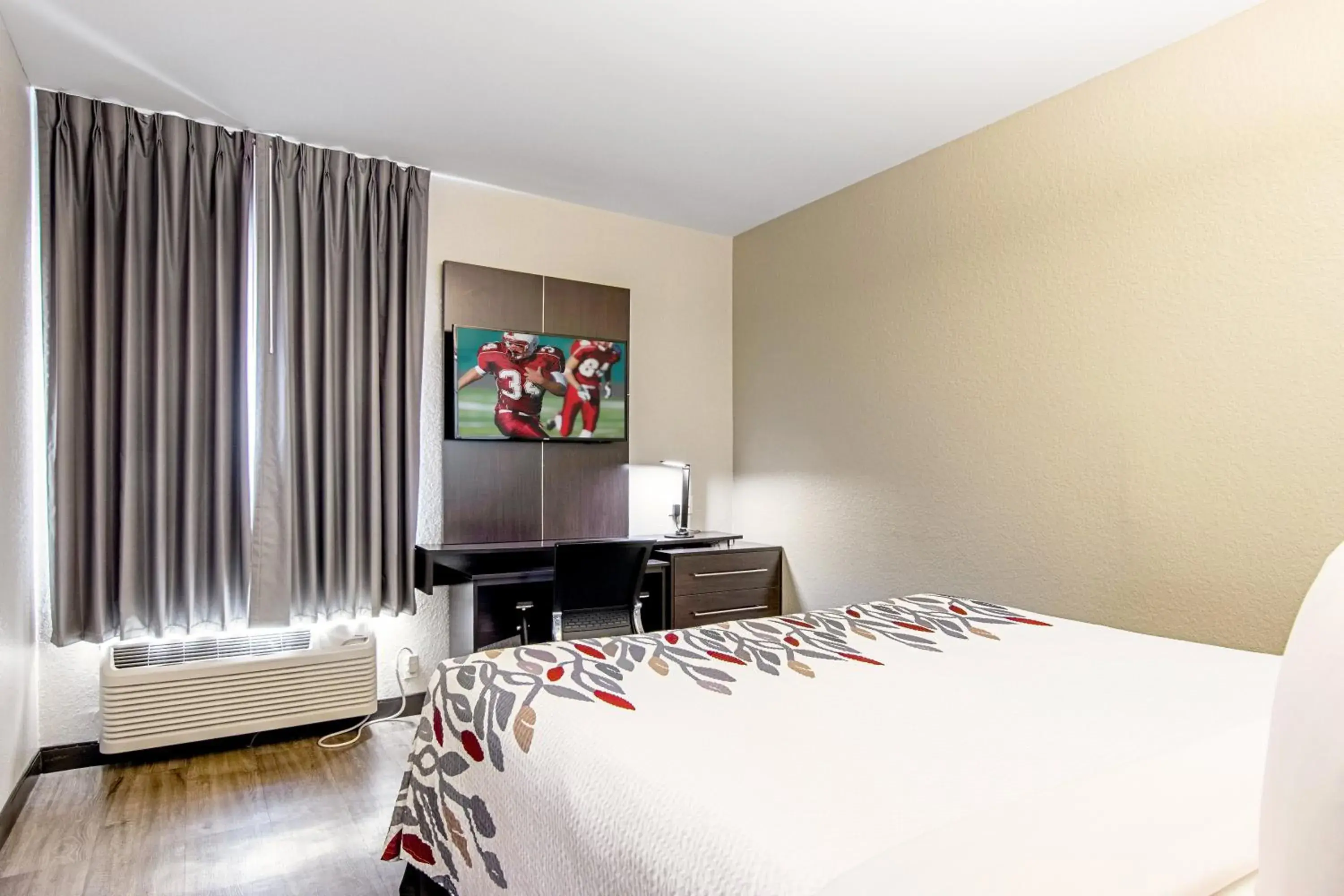 Superior King Room Disability Access Roll-In Shower Smoke Free in Red Roof Inn Locust Grove Superior King Room Disability Access Roll-In Shower Smoke Free in Red Roof Inn Locust Grove