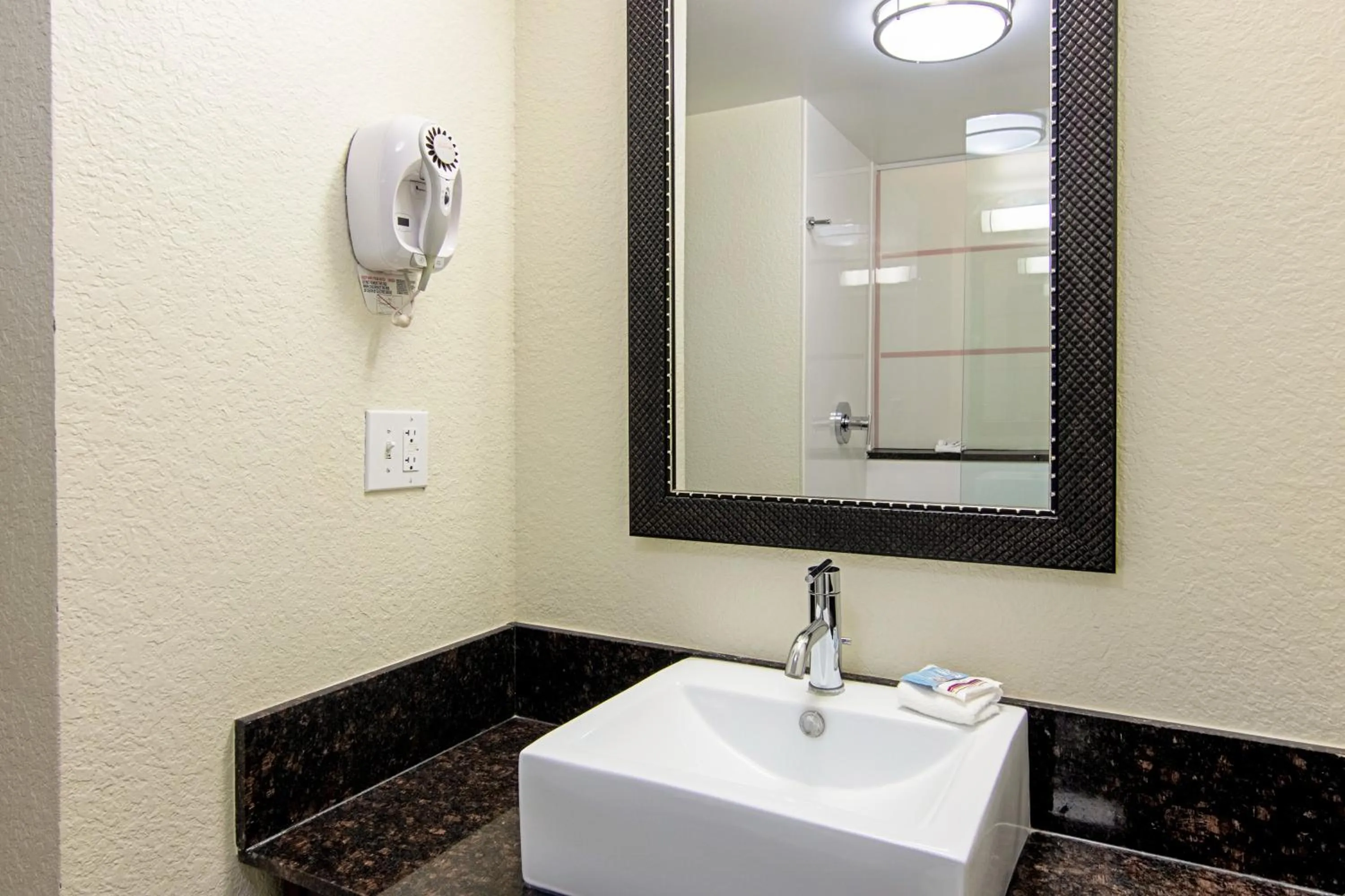 Bathroom in Red Roof Inn Locust Grove