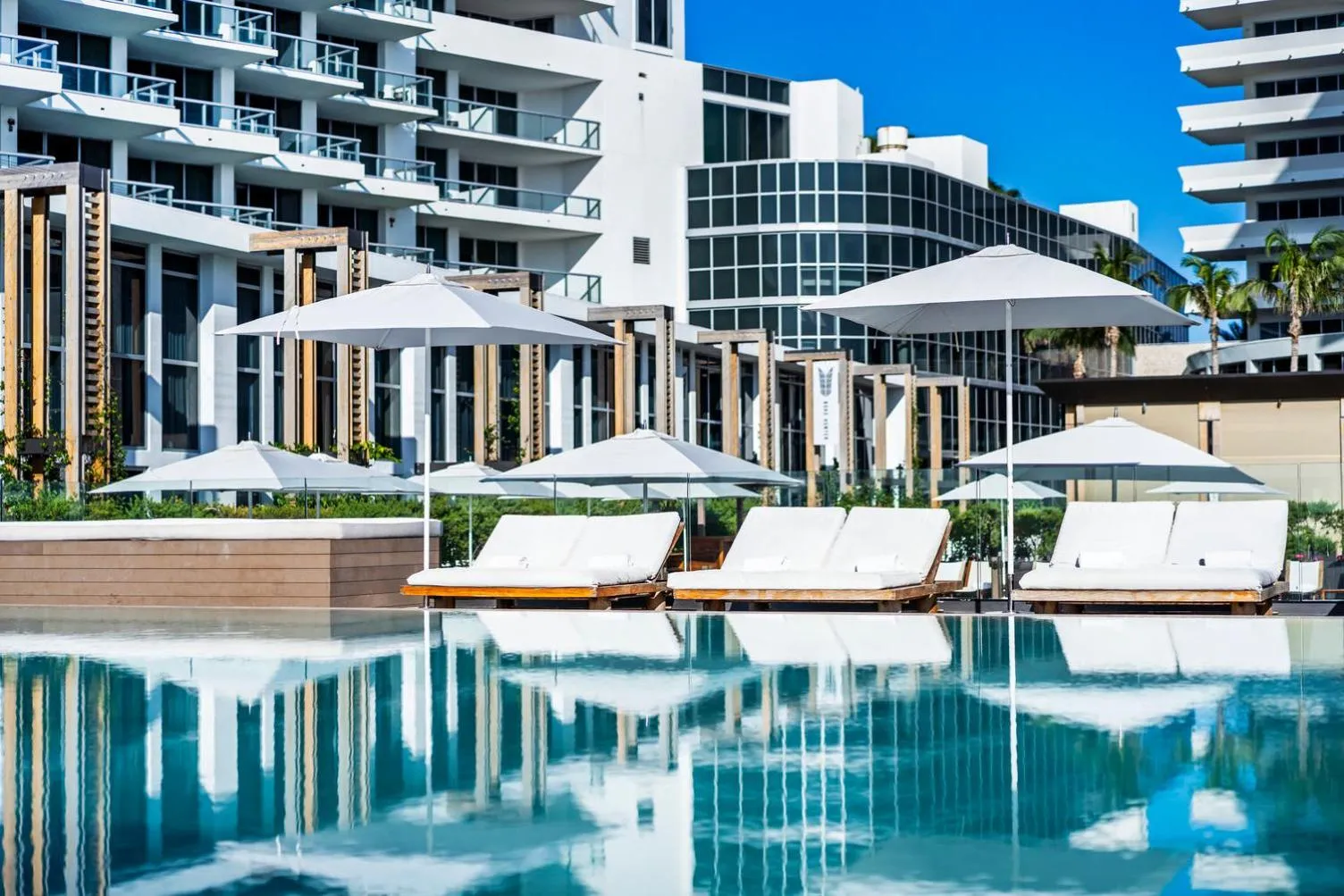 Property building in Eden Roc Miami Beach