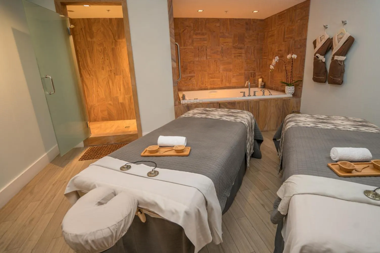 Spa and wellness centre/facilities, Bed in Eden Roc Miami Beach