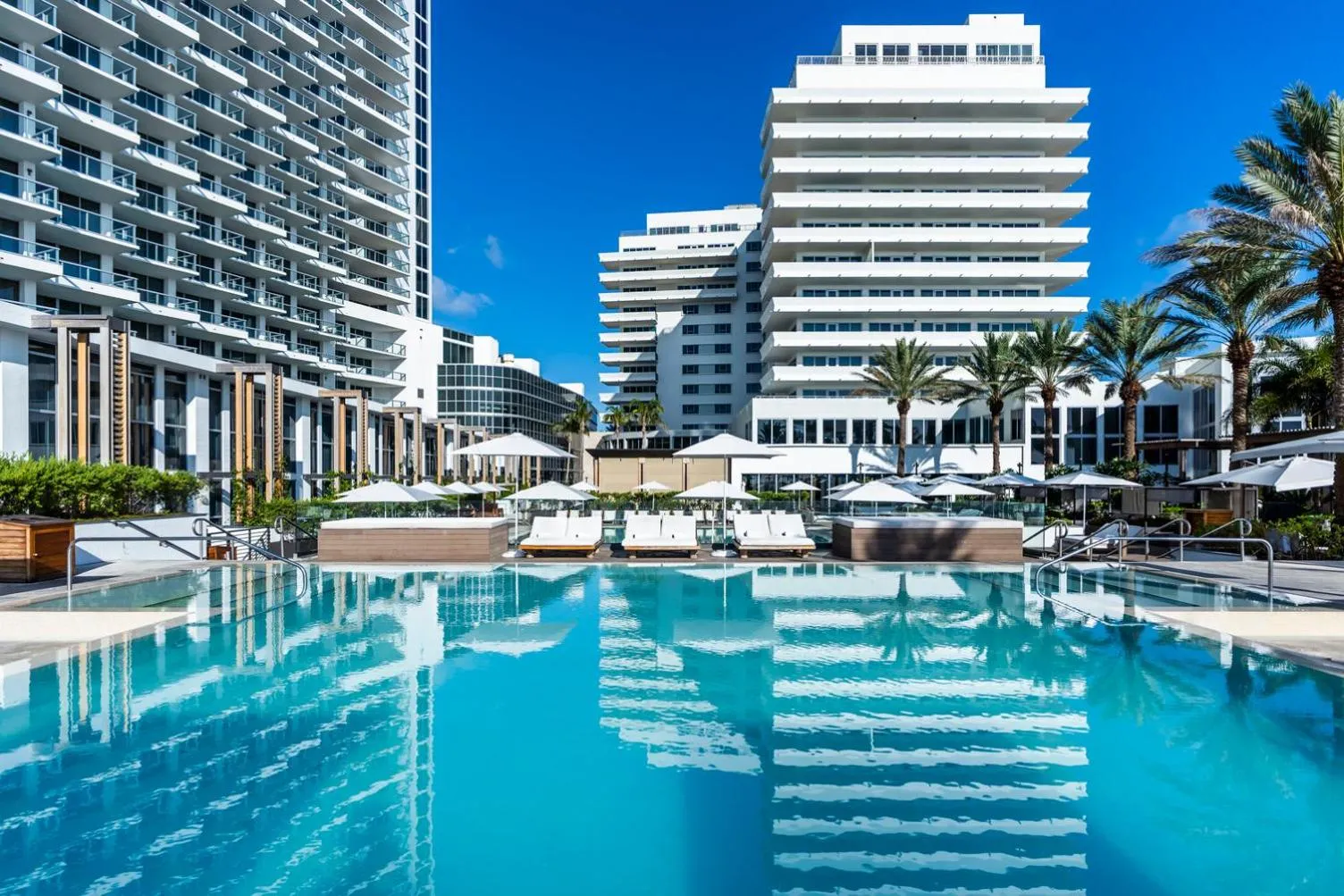 Property building in Eden Roc Miami Beach