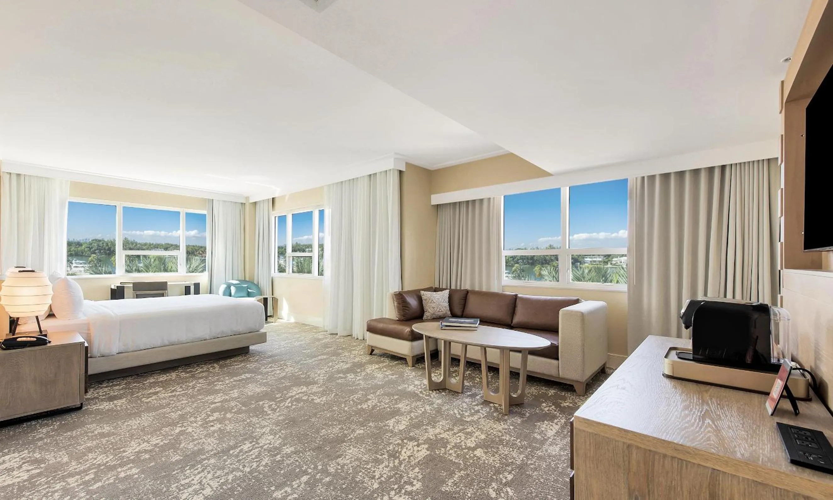 Living room, Bed in Eden Roc Miami Beach