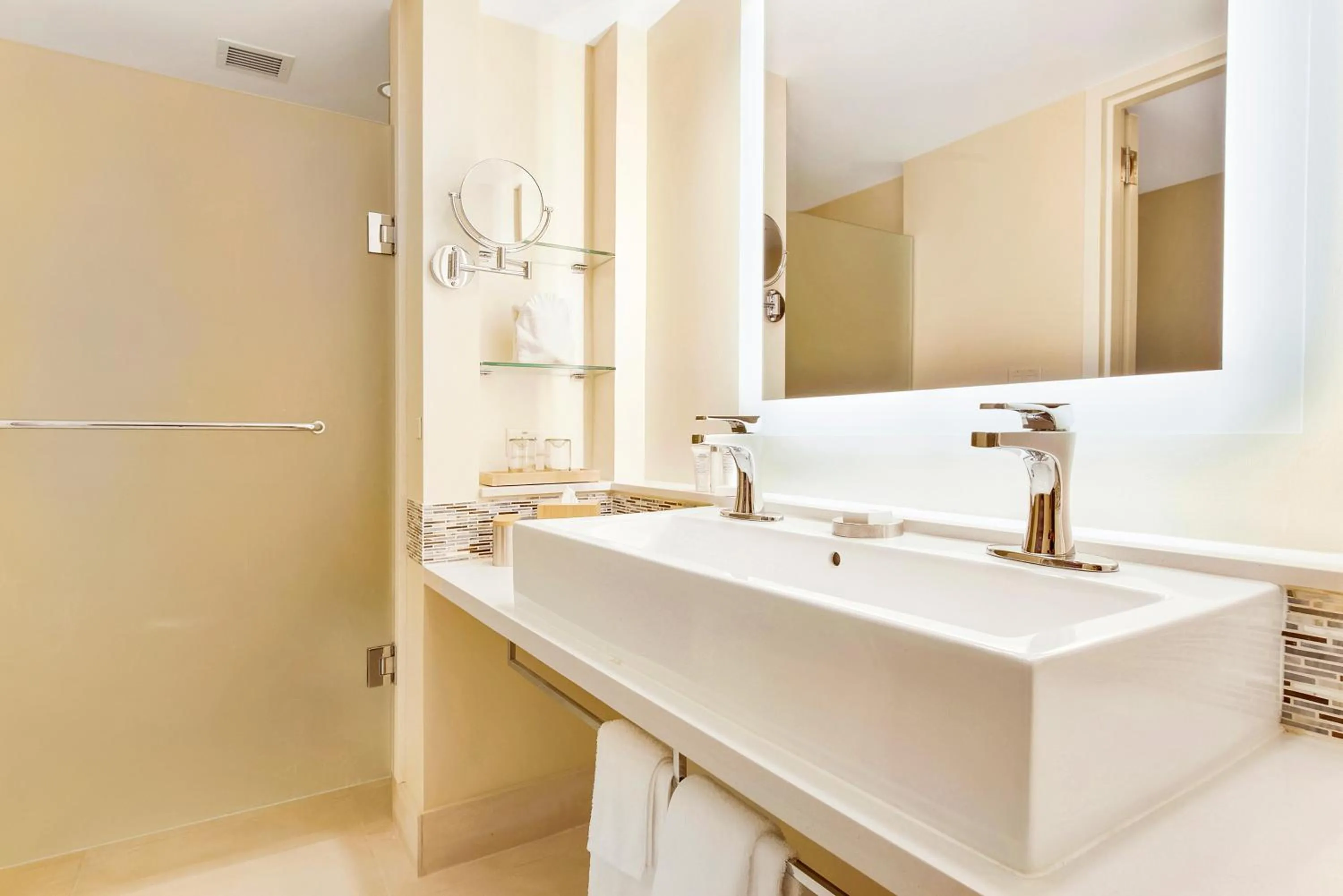 Bathroom in Eden Roc Miami Beach