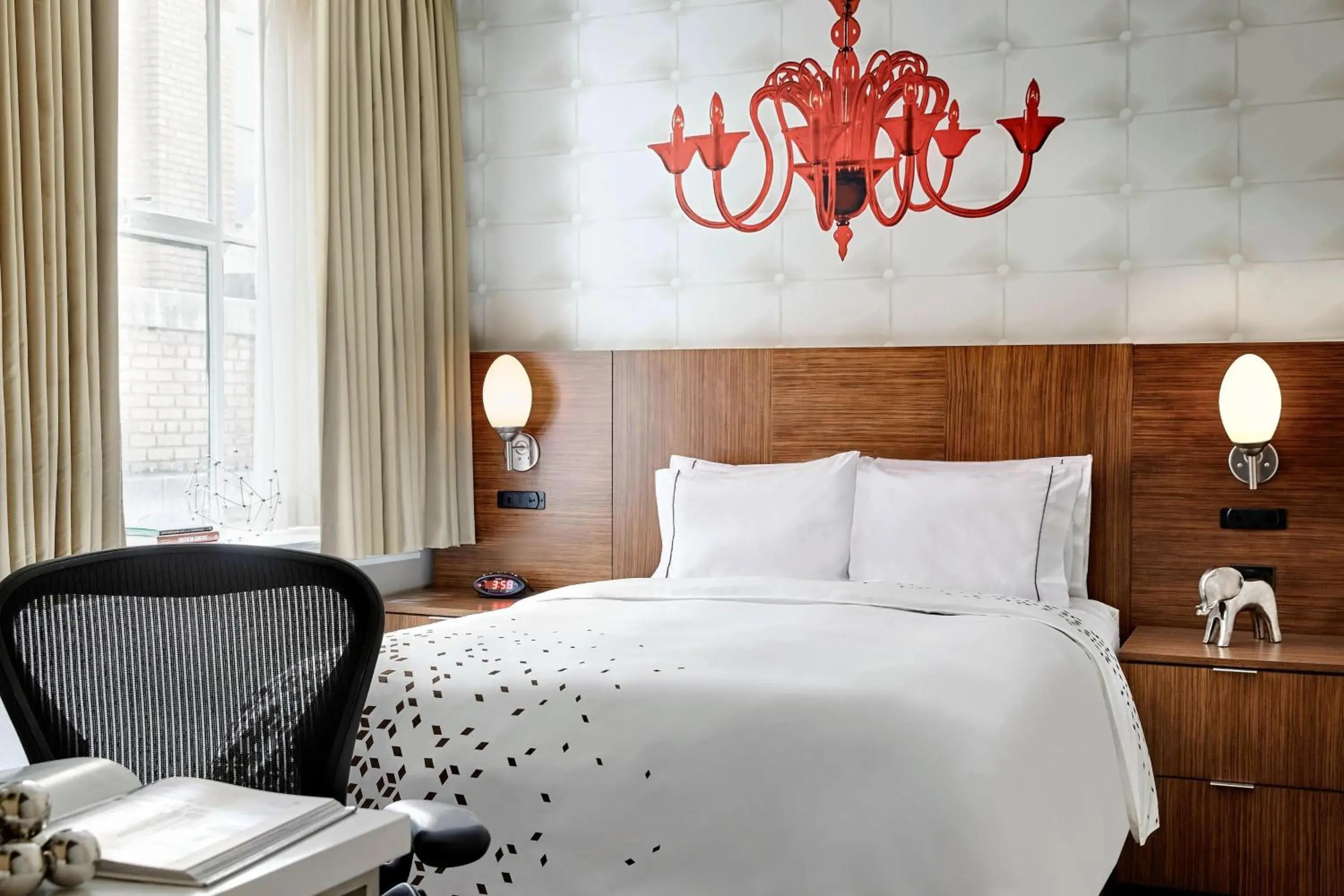 Small Queen Room in Renaissance New Orleans Pere Marquette French Quarter Area Hotel Small Queen Room in Renaissance New Orleans Pere Marquette French Quarter Area Hotel