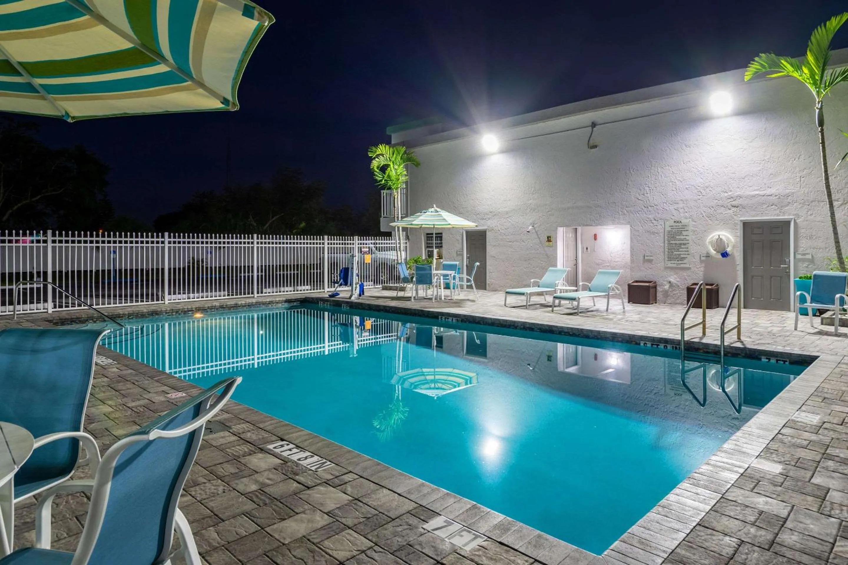 Property building in Quality Inn Bradenton - Sarasota North