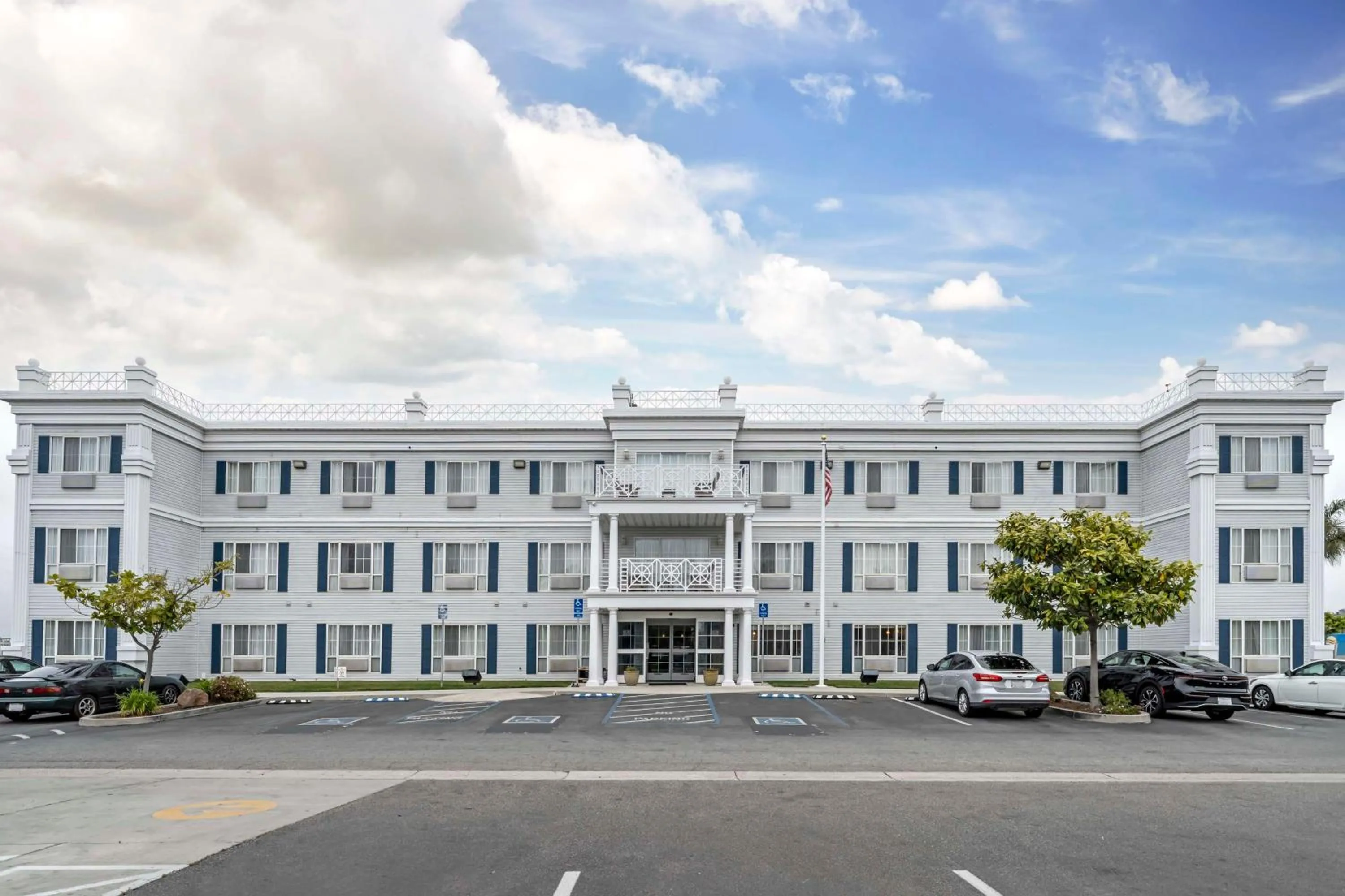 Property building in Best Western Salinas Monterey