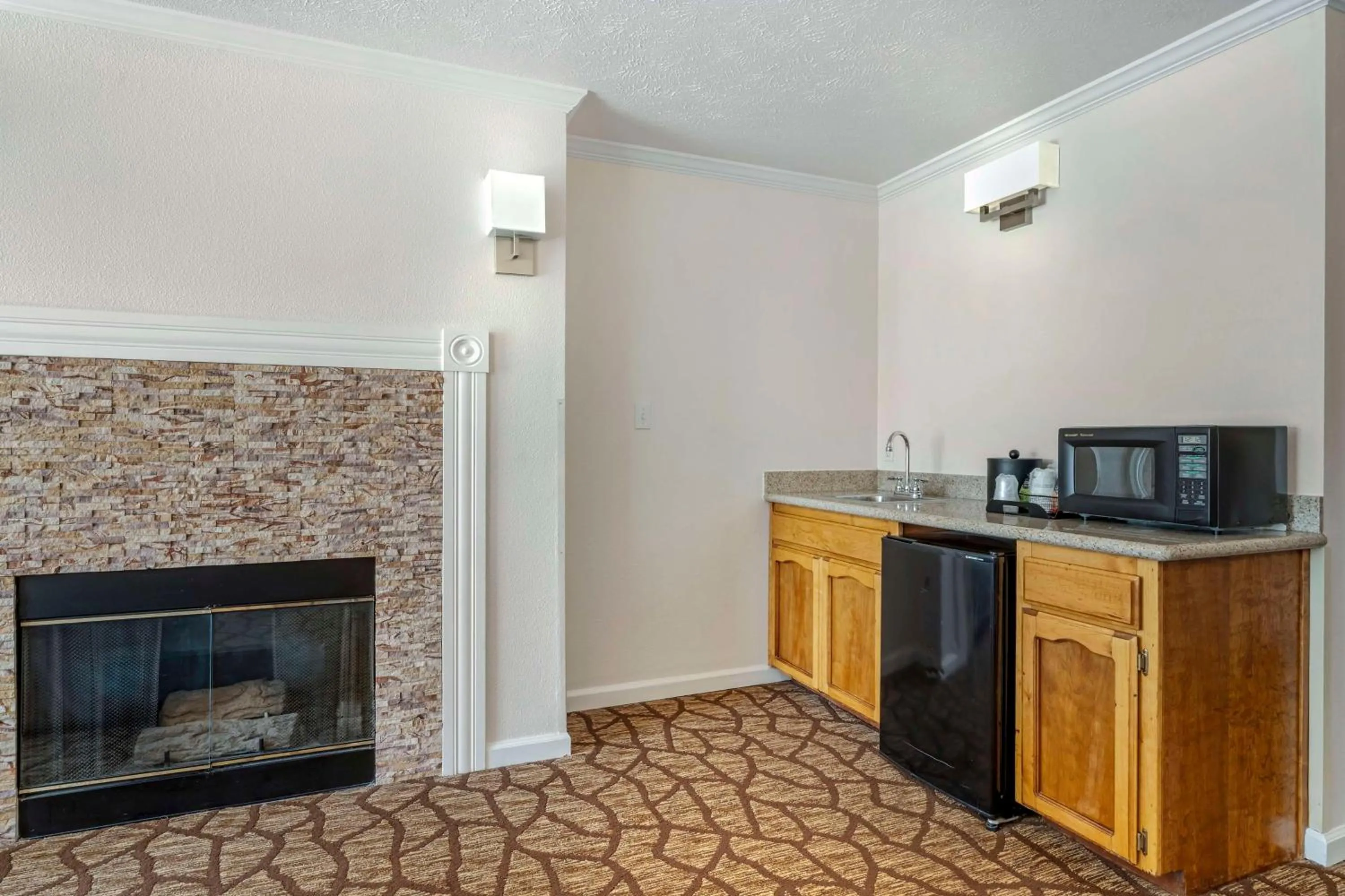 Bedroom in Best Western Salinas Monterey