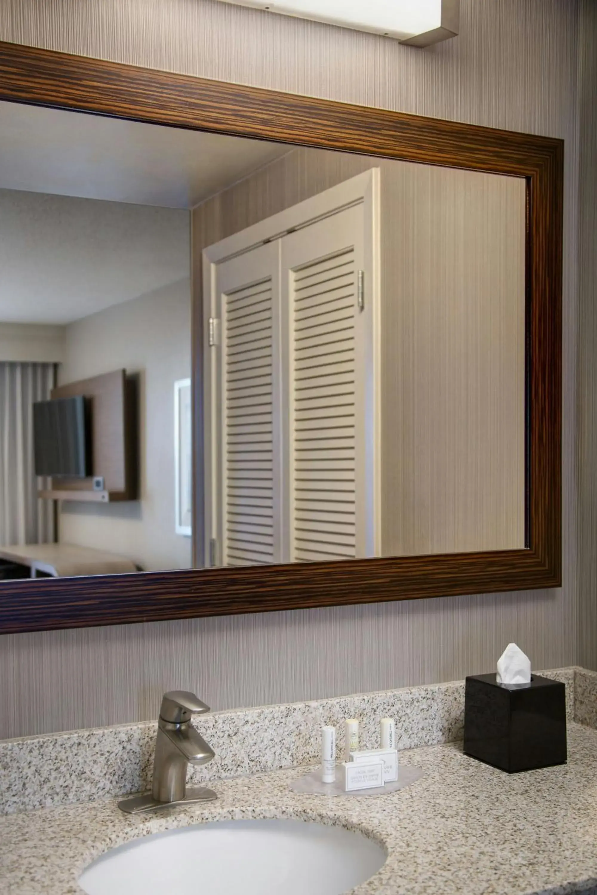 King Room in Courtyard by Marriott New Orleans Warehouse Arts District King Room in Courtyard by Marriott New Orleans Warehouse Arts District