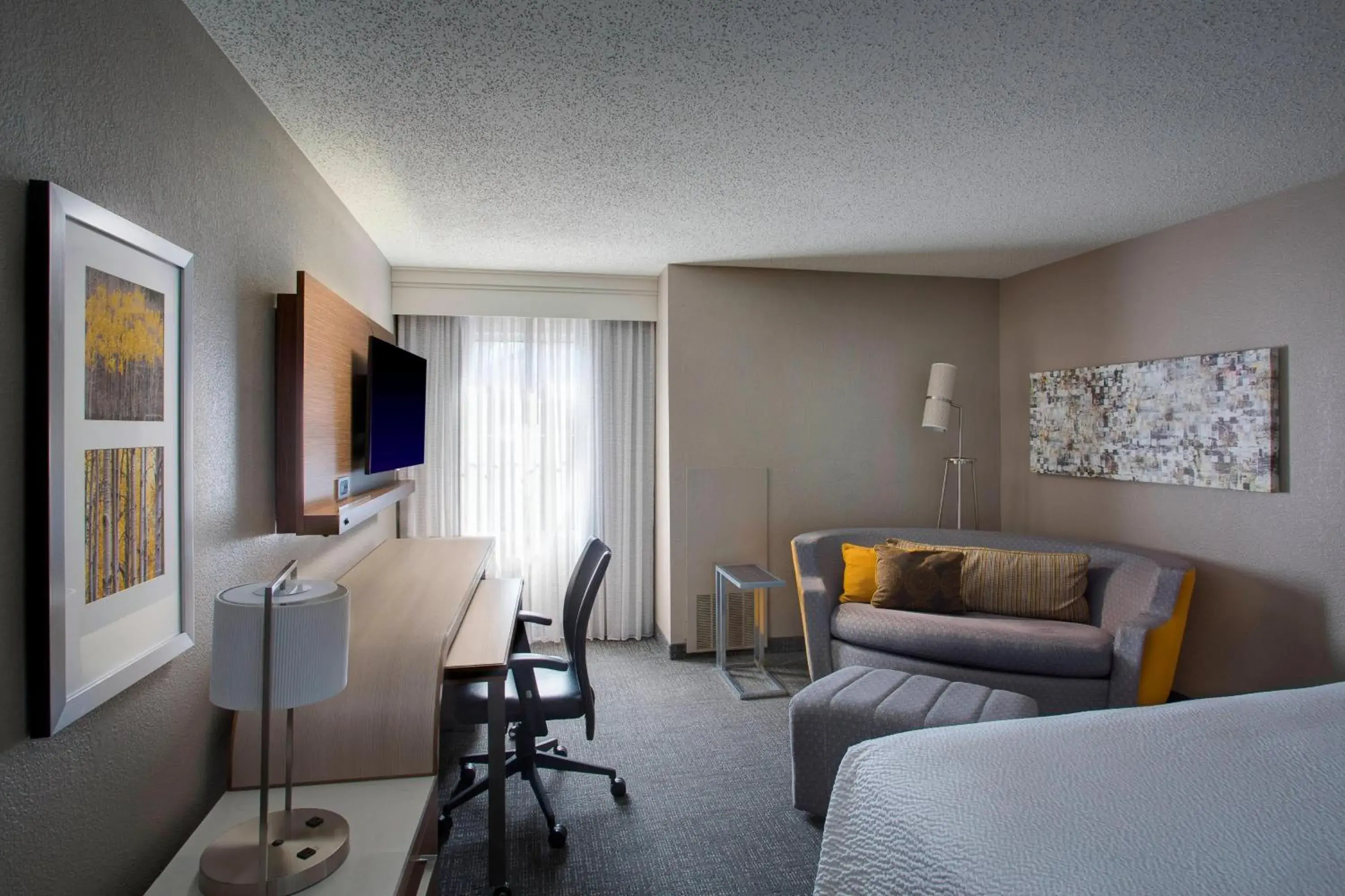 King Room with Adapted Tub - Mobility Accessible in Courtyard by Marriott New Orleans Warehouse Arts District King Room with Adapted Tub - Mobility Accessible in Courtyard by Marriott New Orleans Warehouse Arts District