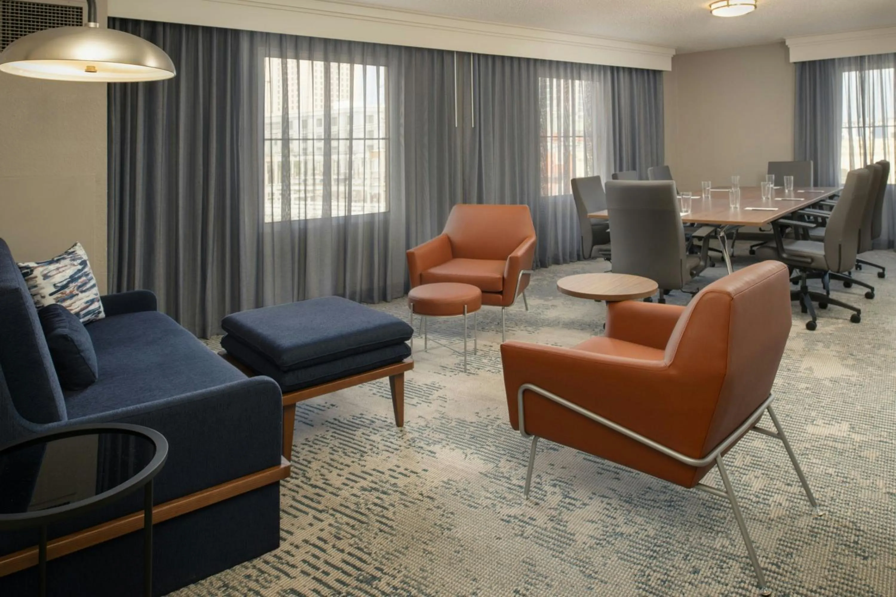 Living room in Courtyard by Marriott New Orleans Warehouse Arts District