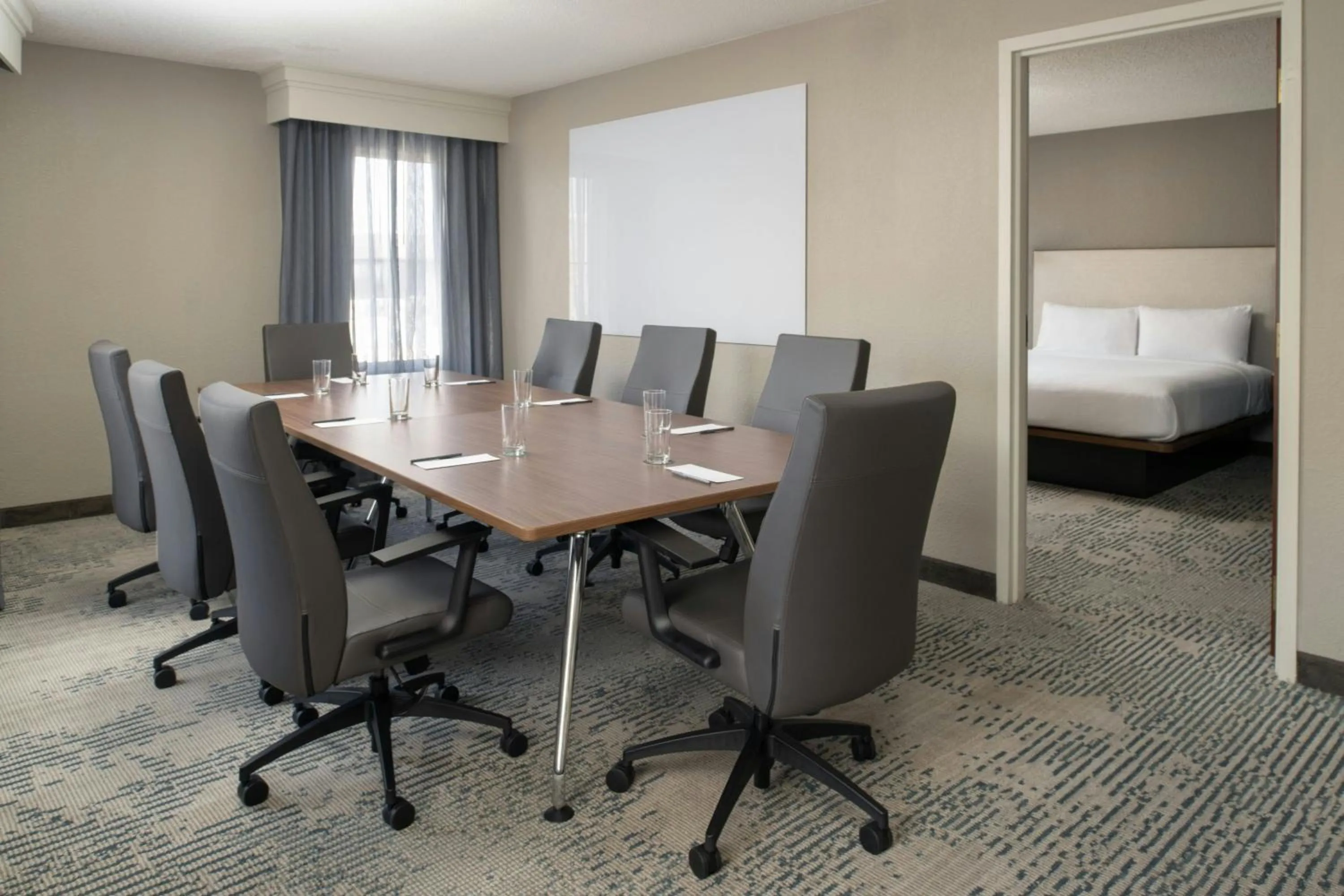 Meeting/conference room, Bed in Courtyard by Marriott New Orleans Warehouse Arts District