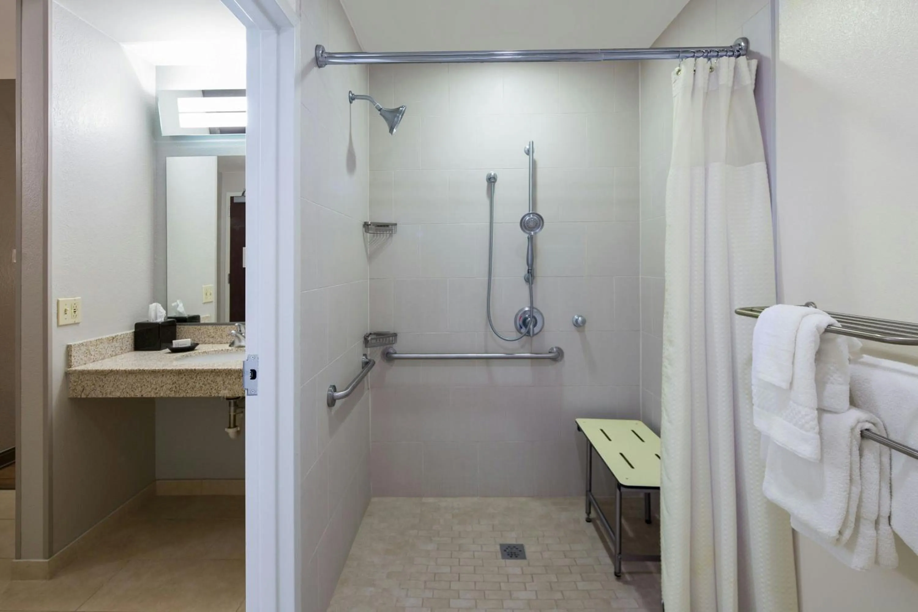 Bathroom in Courtyard by Marriott New Orleans Downtown Near the French Quarter