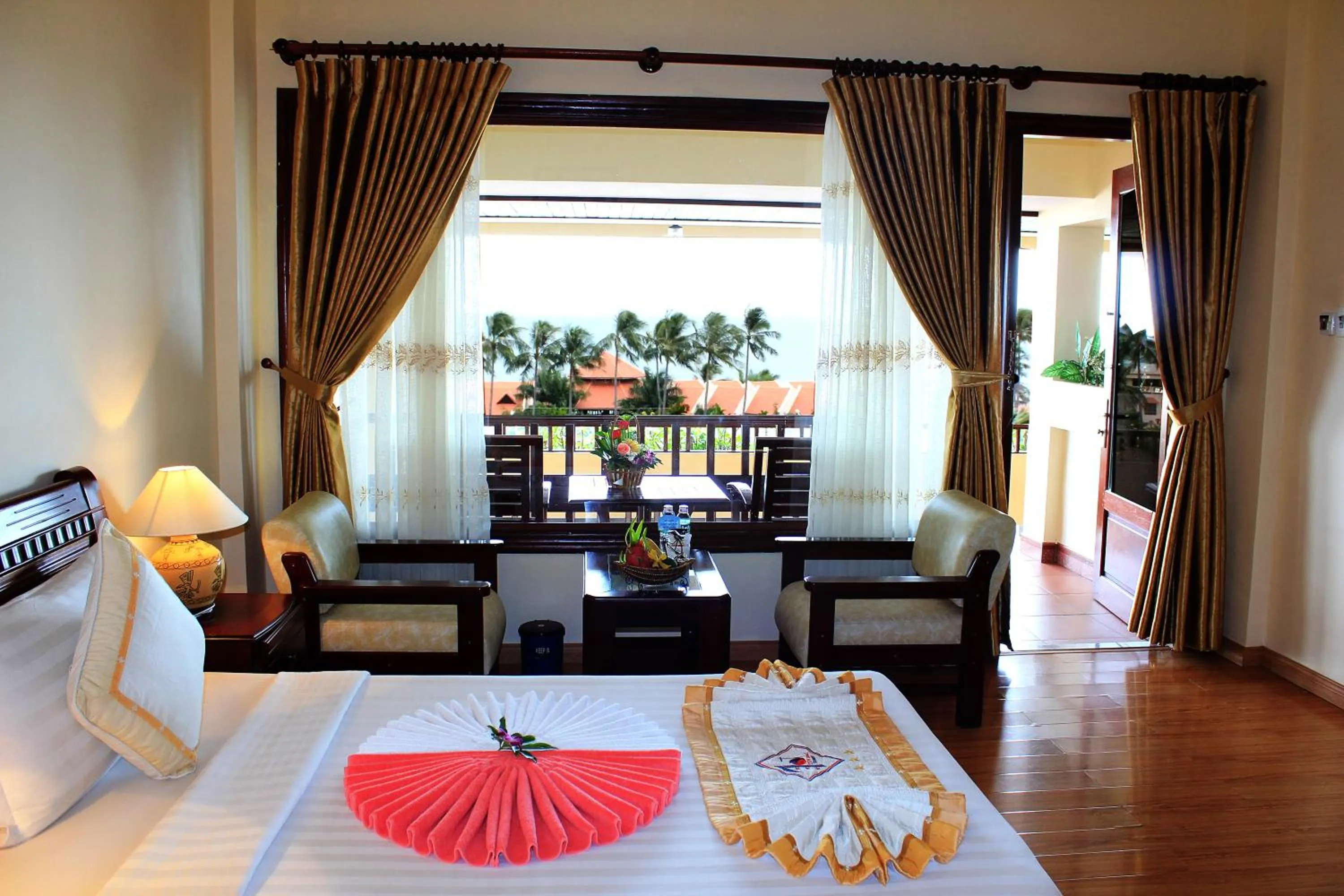 Bed in TIEN DAT MUI NE Resort & Spa
