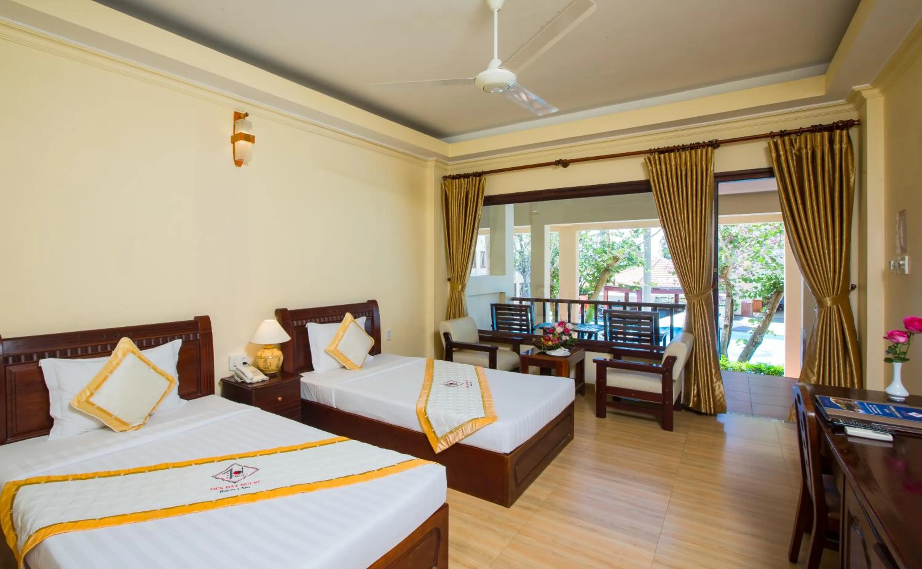 Bed in TIEN DAT MUI NE Resort & Spa