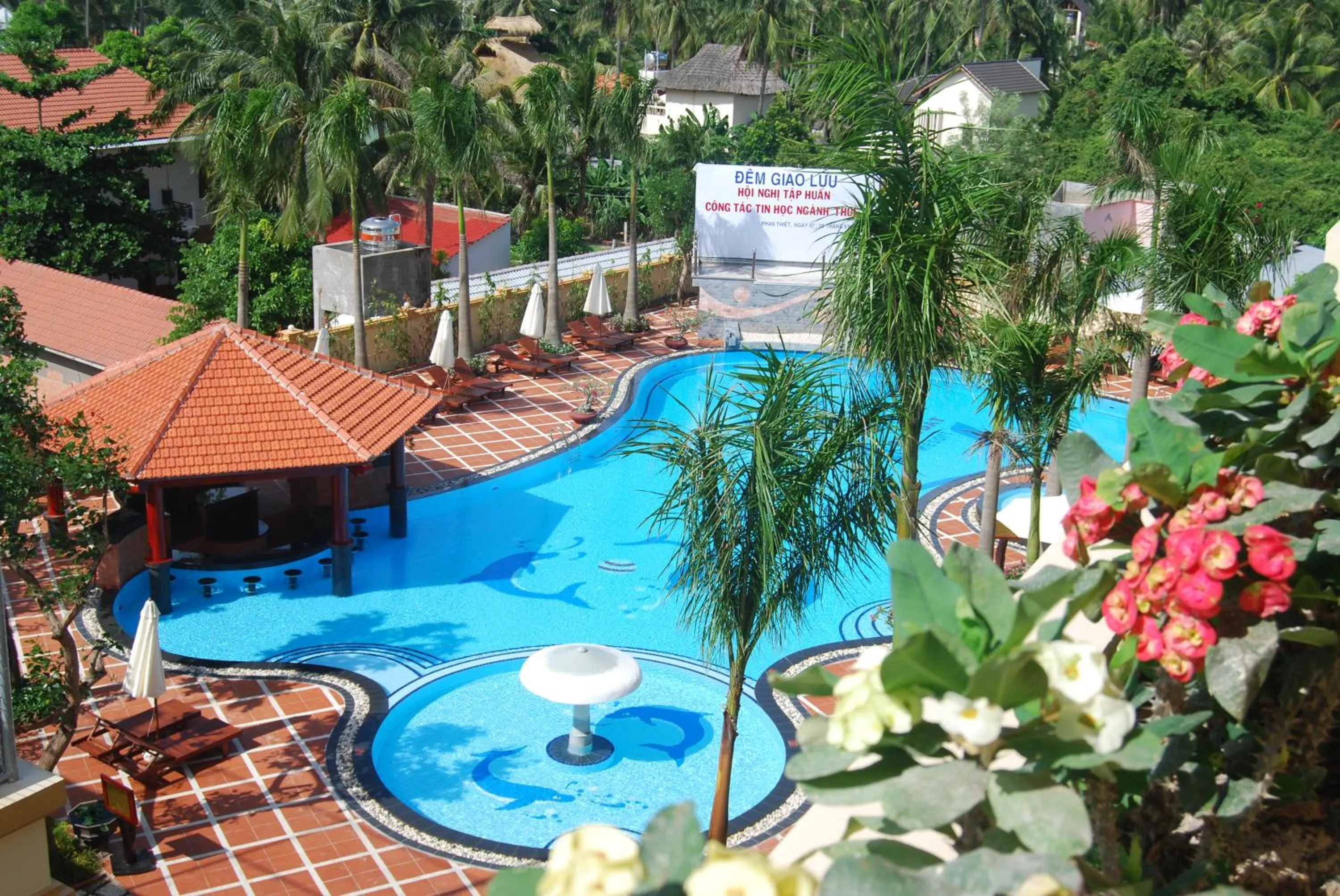 Swimming pool in TIEN DAT MUI NE Resort & Spa