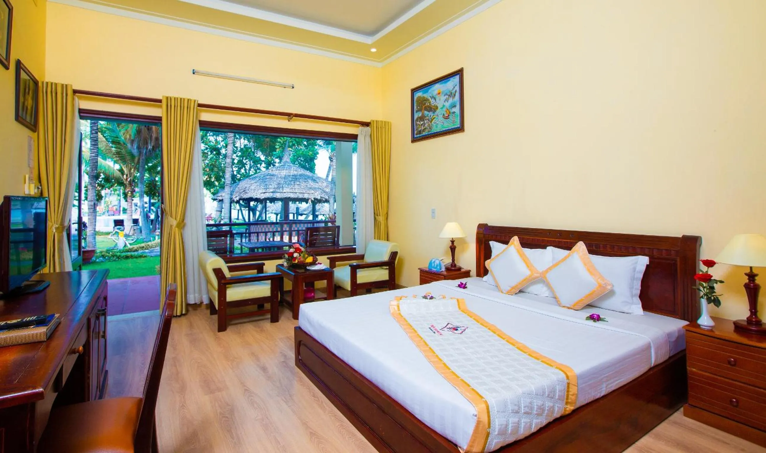 Bed in TIEN DAT MUI NE Resort & Spa