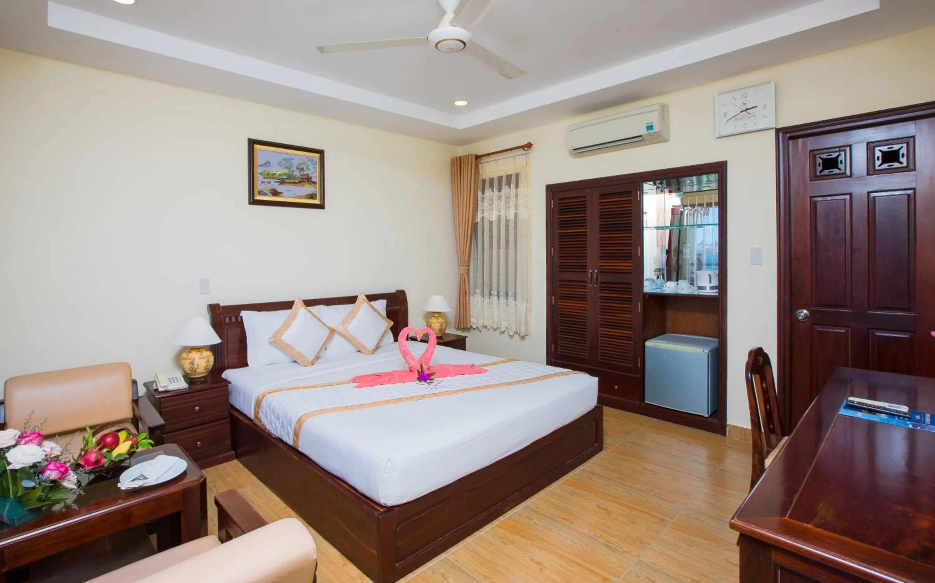 Bed in TIEN DAT MUI NE Resort & Spa