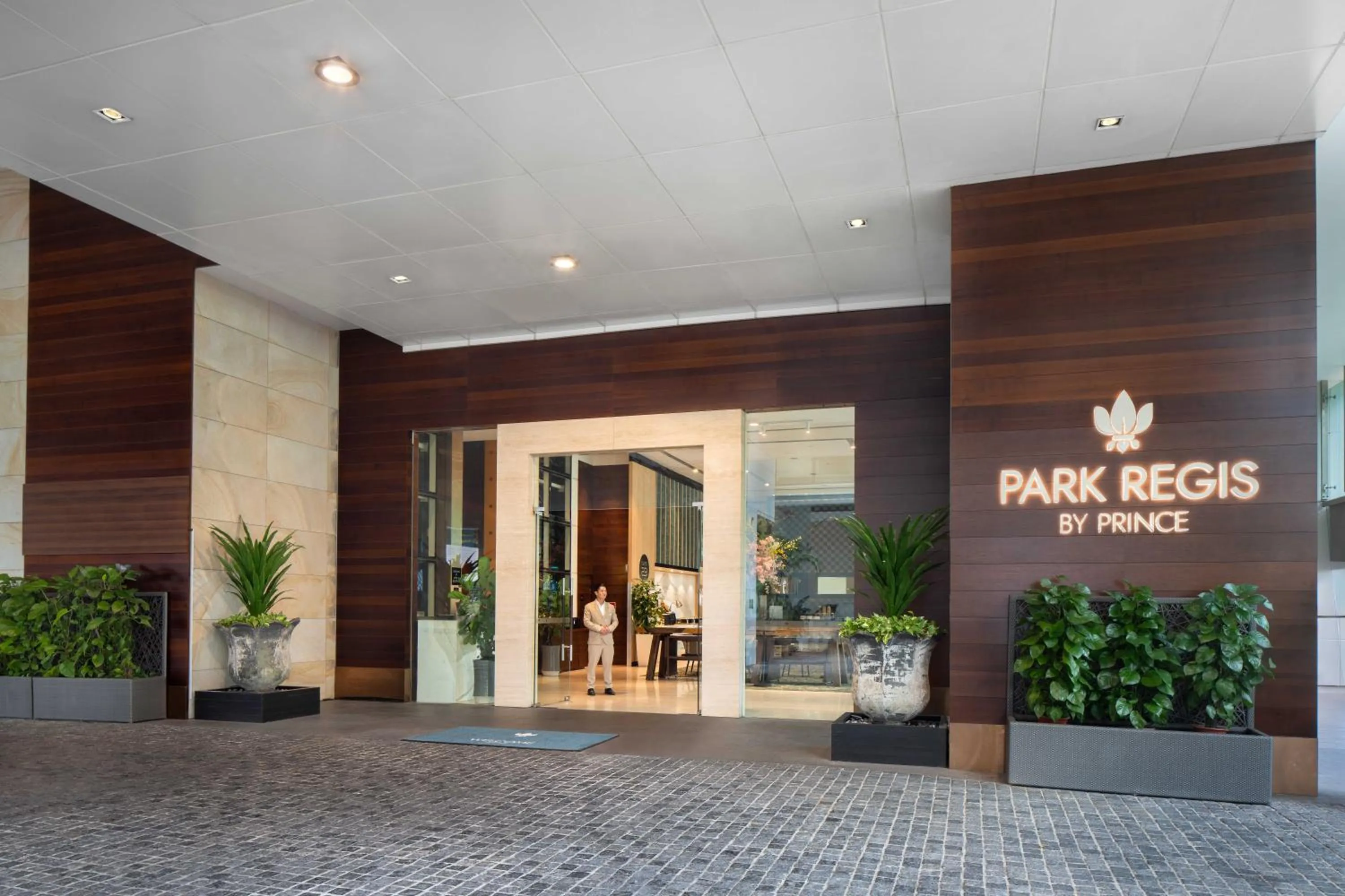 Facade/entrance in Park Regis by Prince Singapore