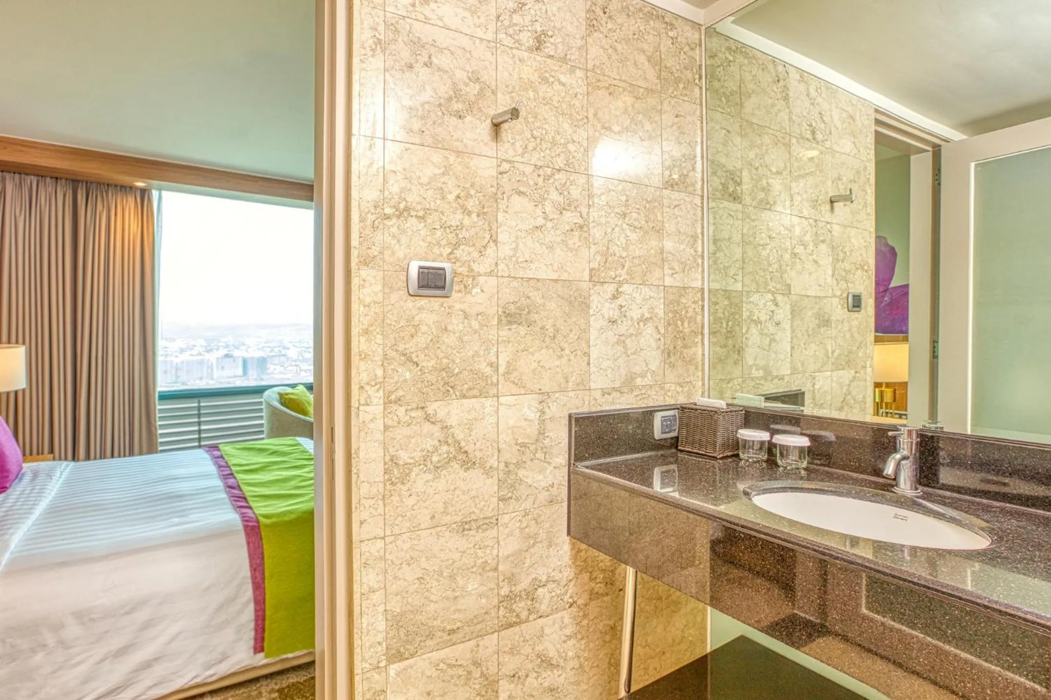 Shower, Bed in Eastwood Richmonde Hotel Quezon City