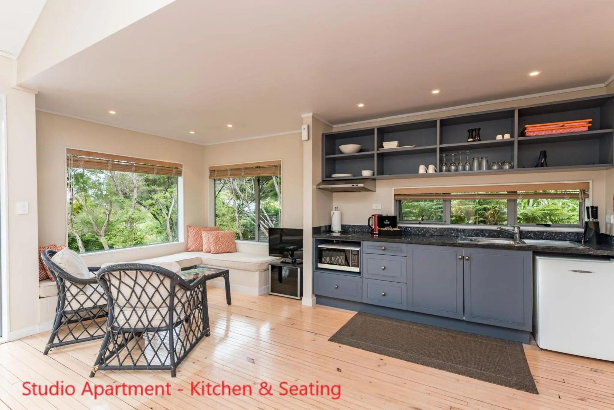 Photo of the whole room in Bay of Islands Holiday Apartments