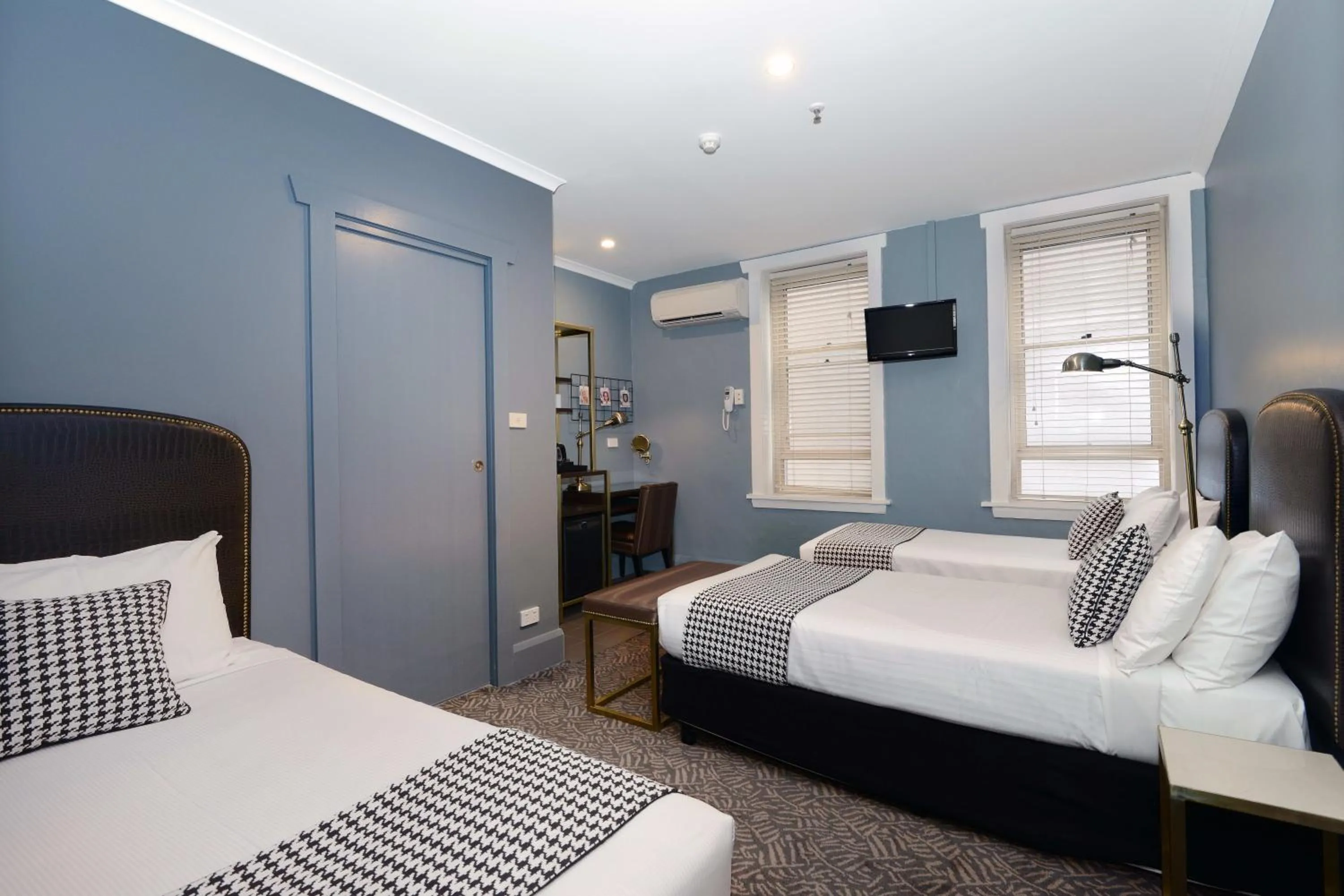 Bedroom, Bed in The Maisonette