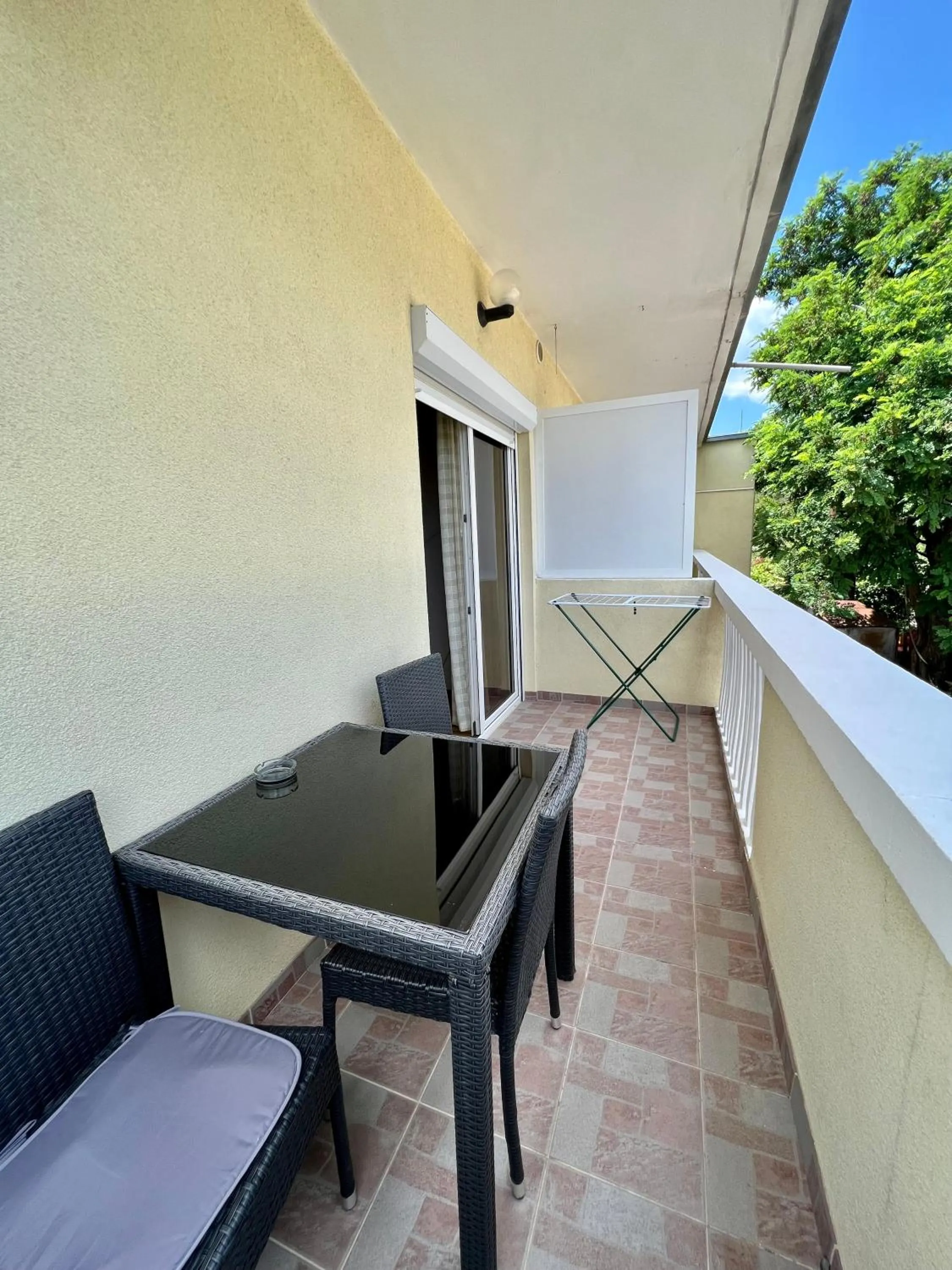 Day in Apartments and pansion M&R