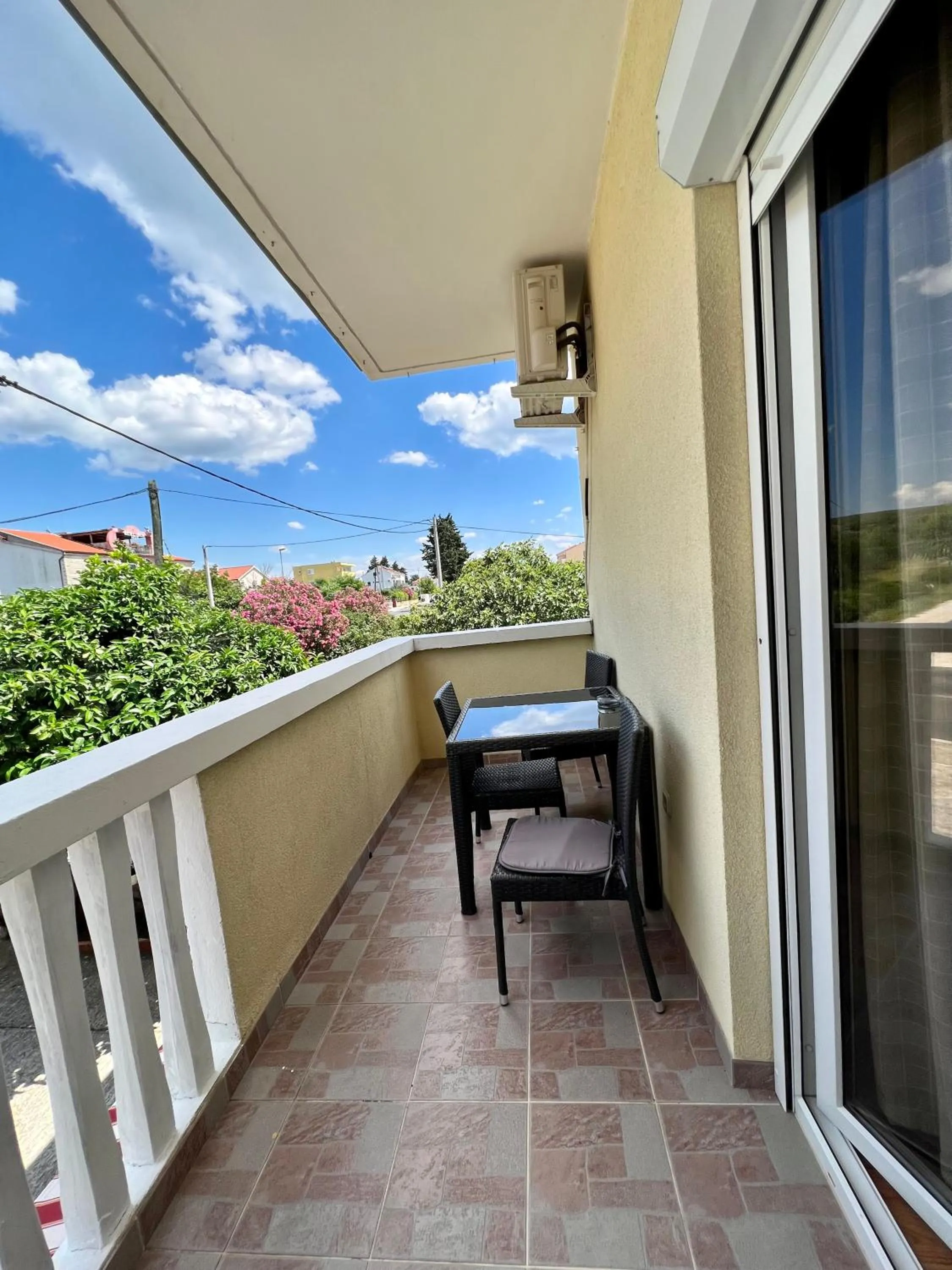 Day in Apartments and pansion M&R