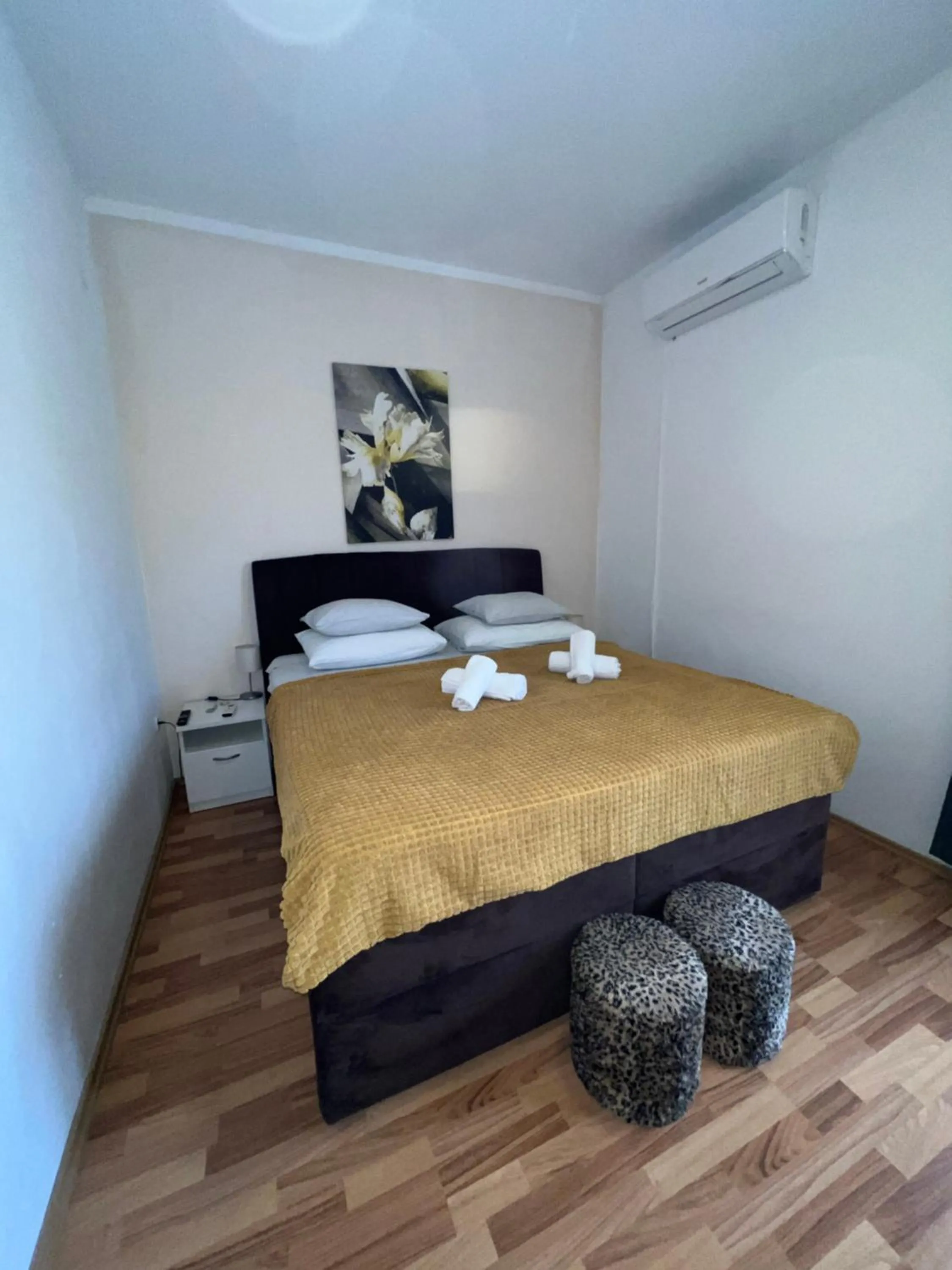 Bed in Apartments and pansion M&R