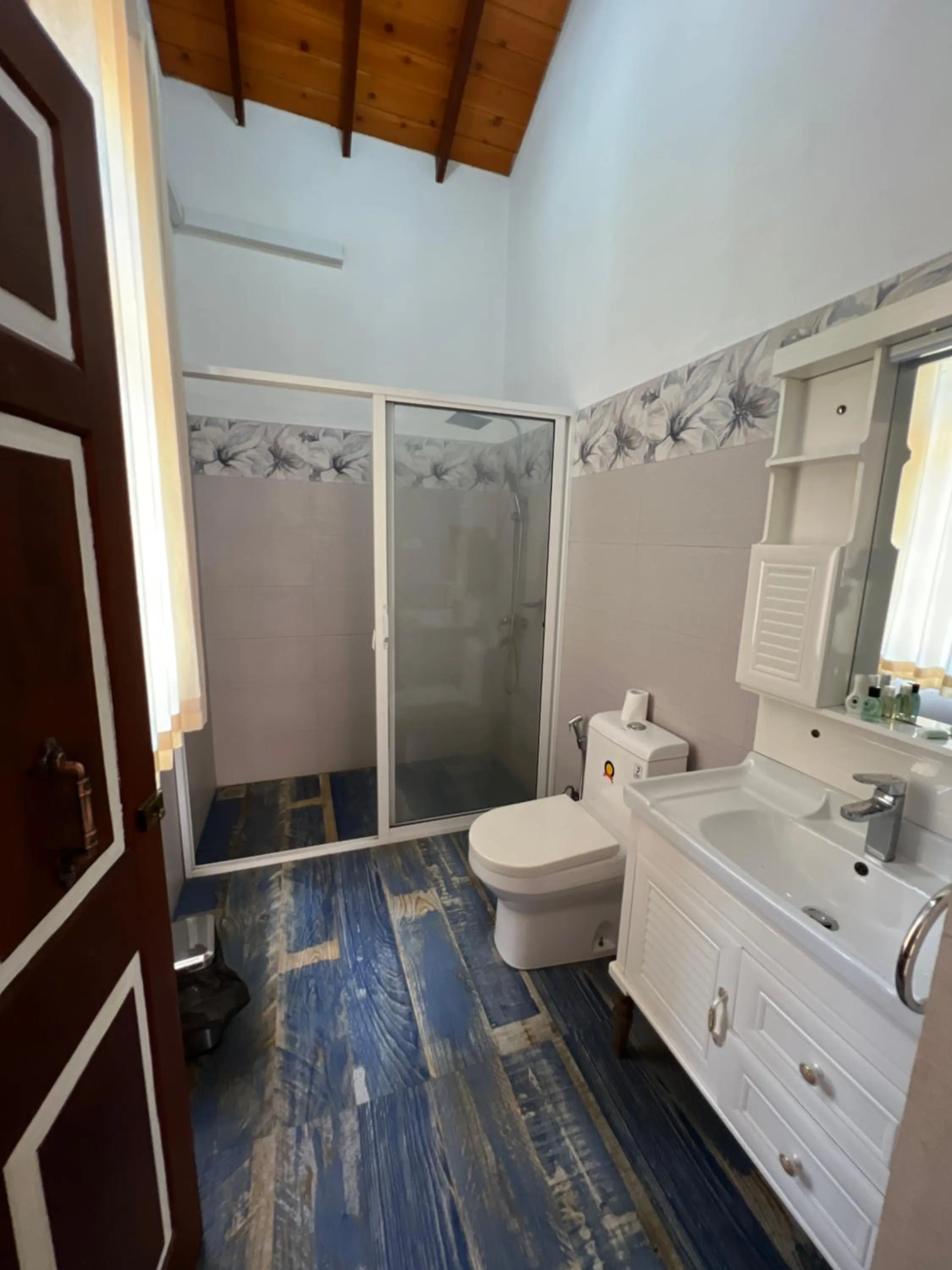 Toilet, Bathroom in Sandali Walauwa