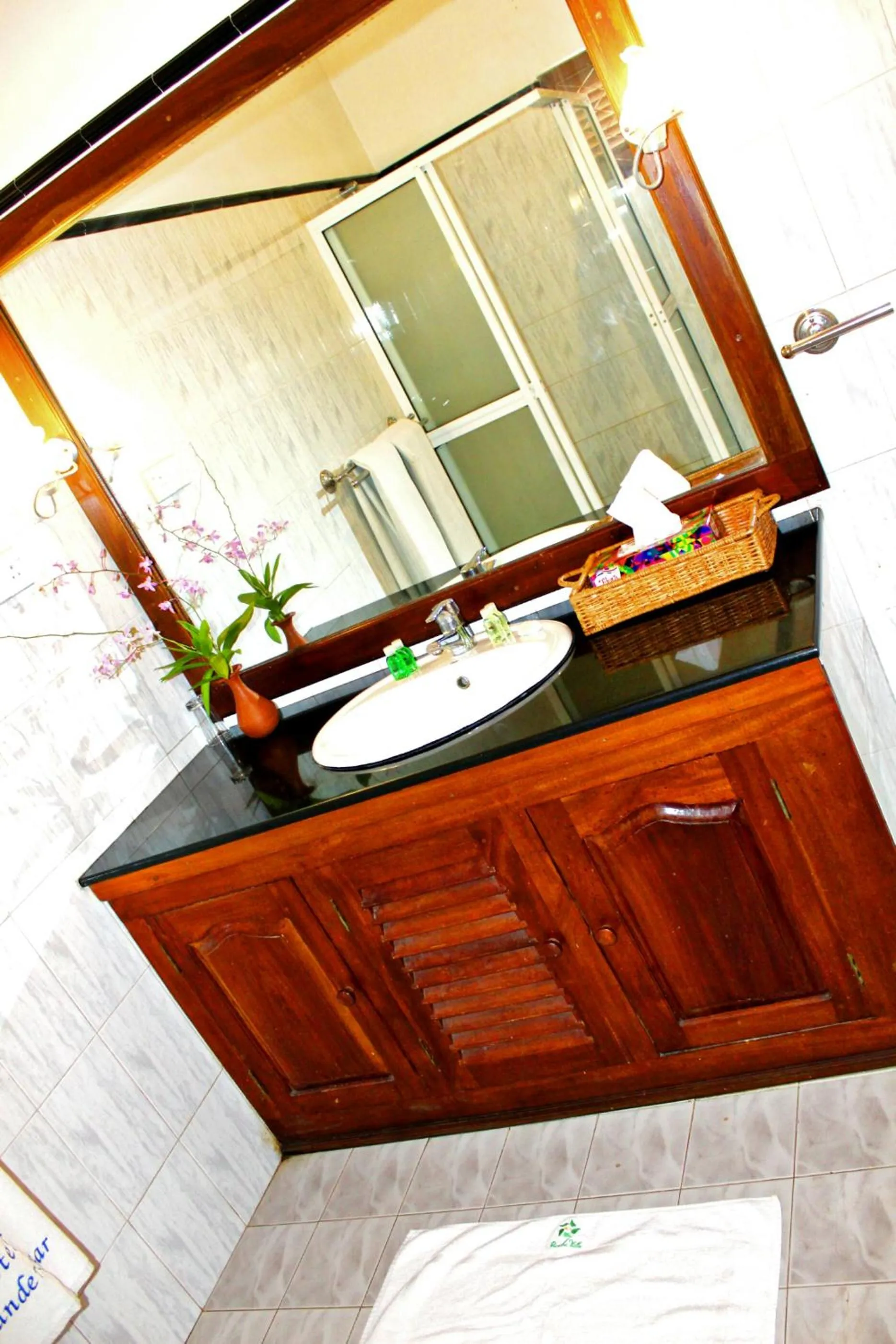Bathroom in Sandali Walauwa