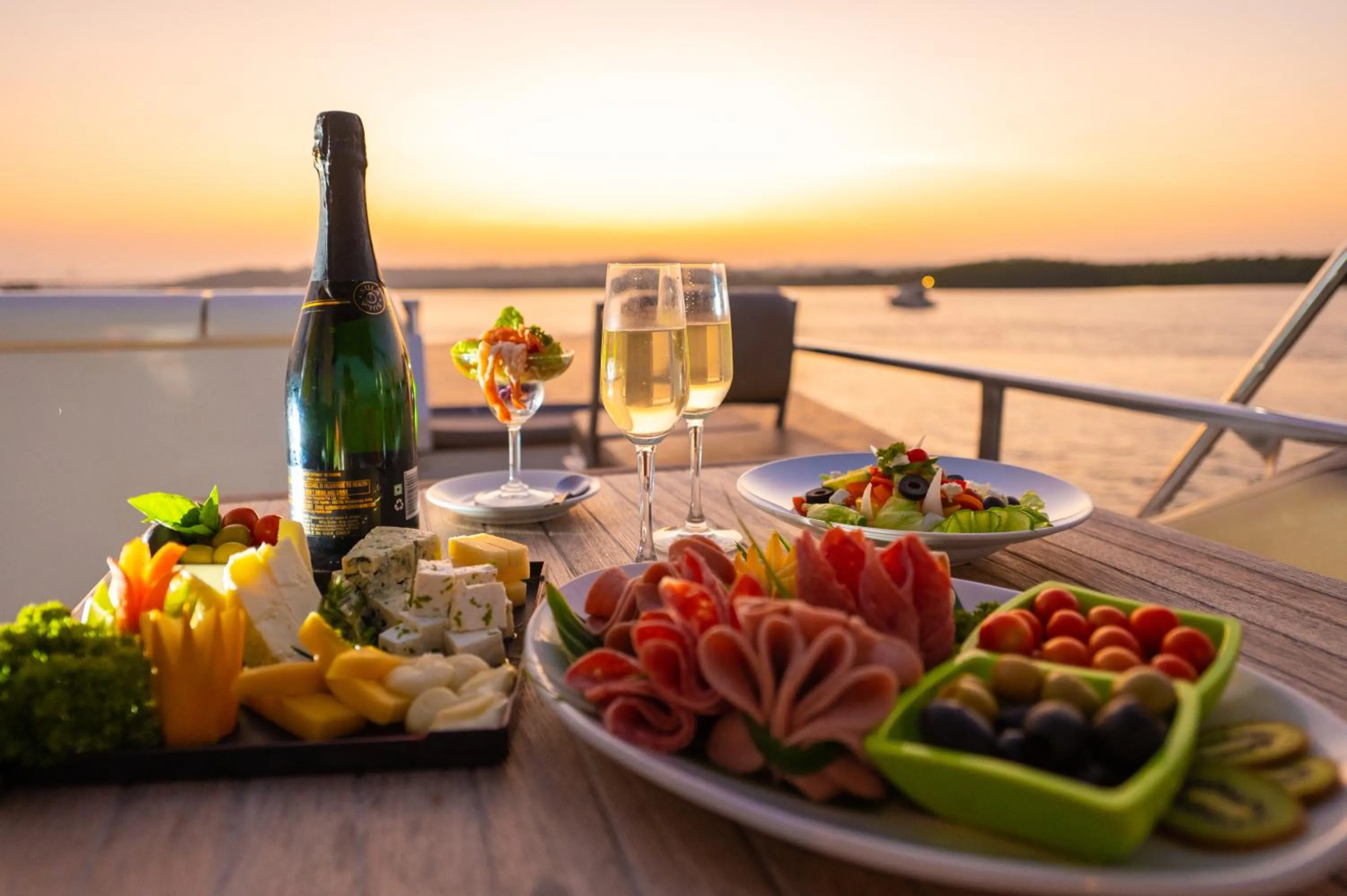 Food and drinks in O Hotel Goa, Candolim Beach