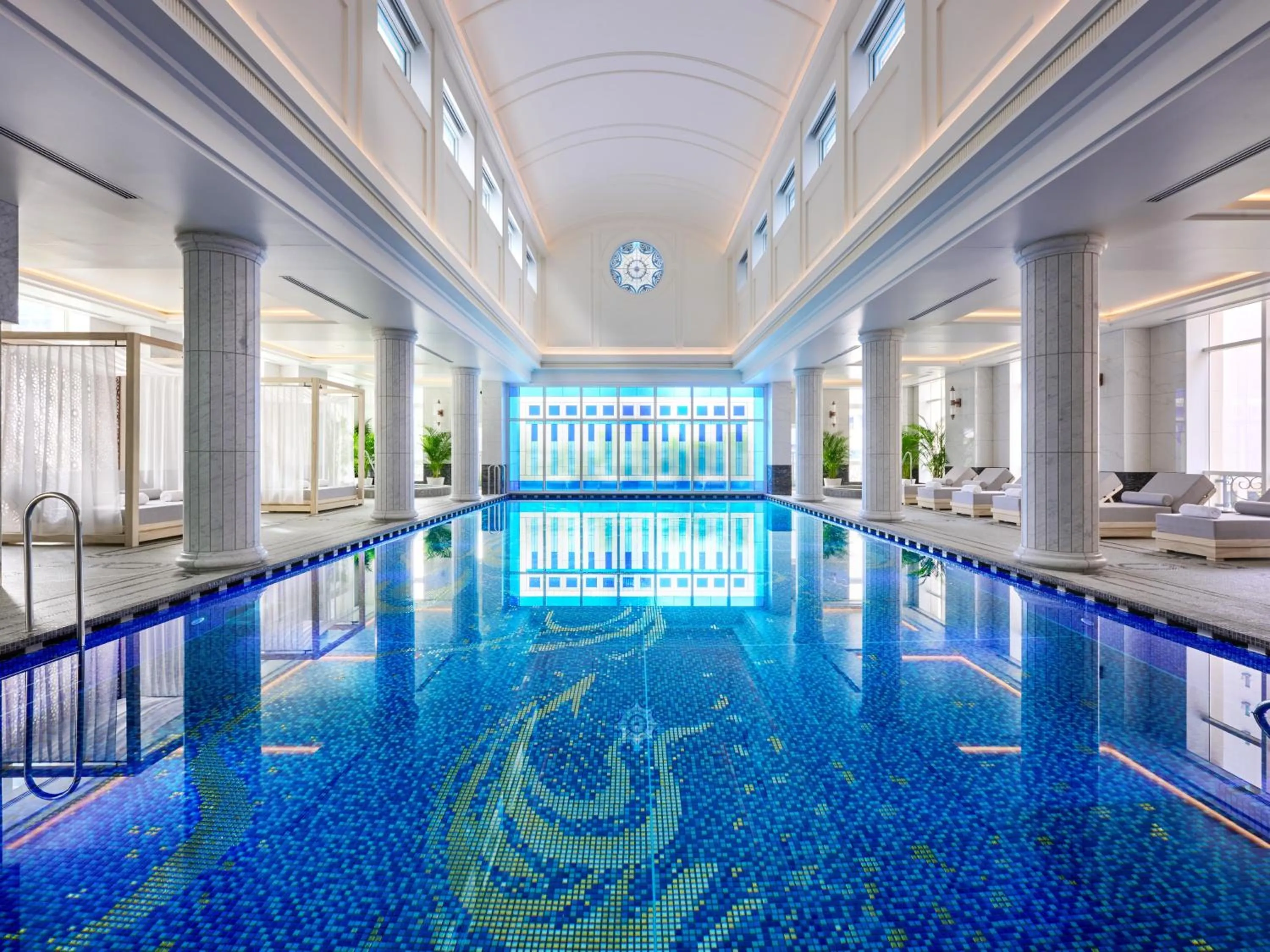 Swimming pool in Nagoya Kanko Hotel