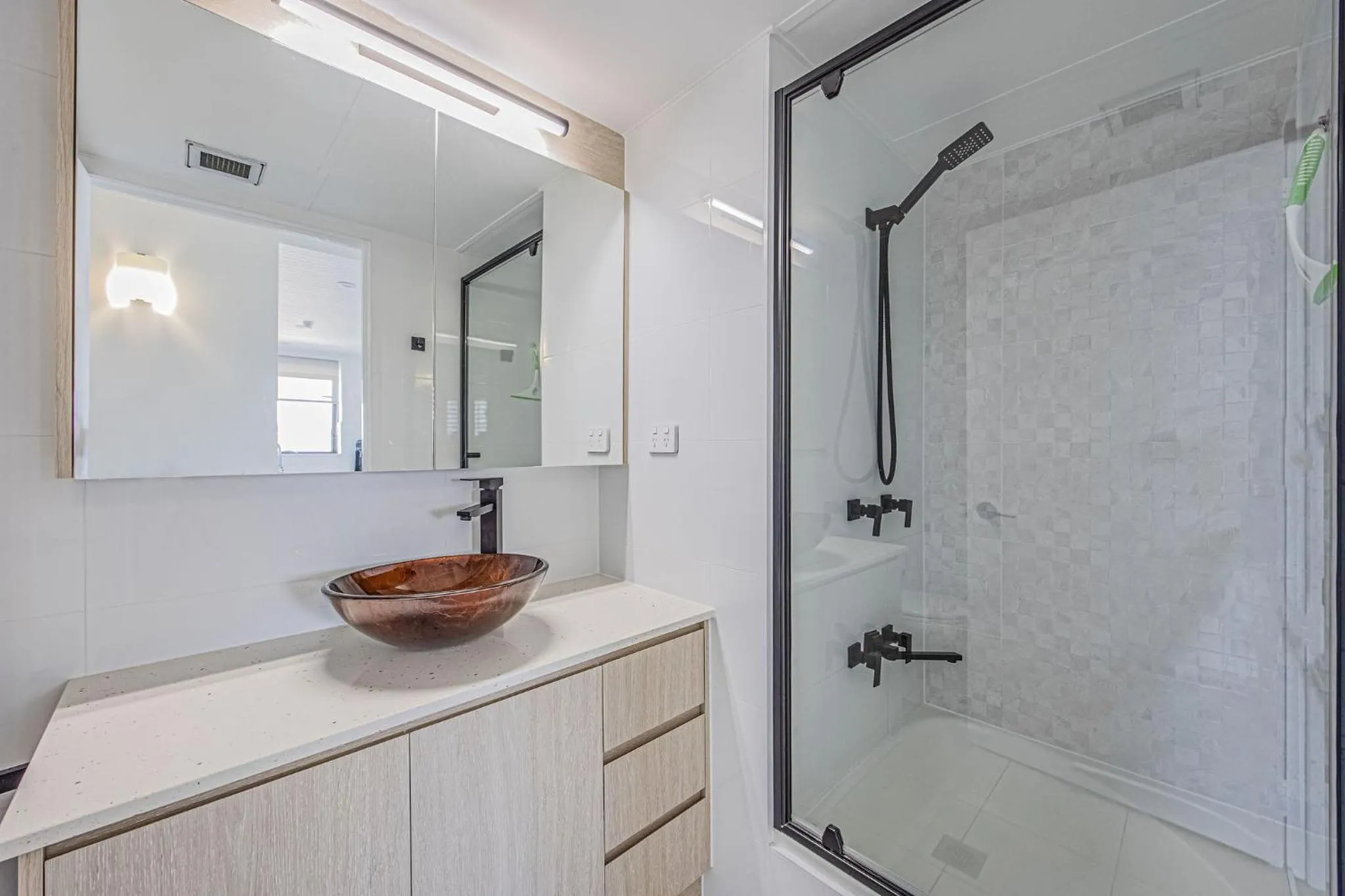 Shower in Horizons Holiday Apartments - OFFICIAL