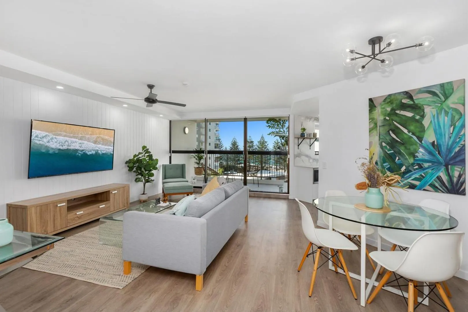 TV and multimedia in Horizons Holiday Apartments - OFFICIAL