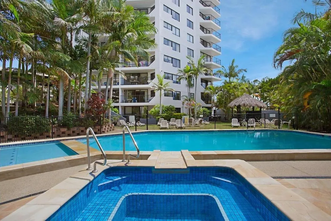 Swimming pool in Horizons Holiday Apartments - OFFICIAL