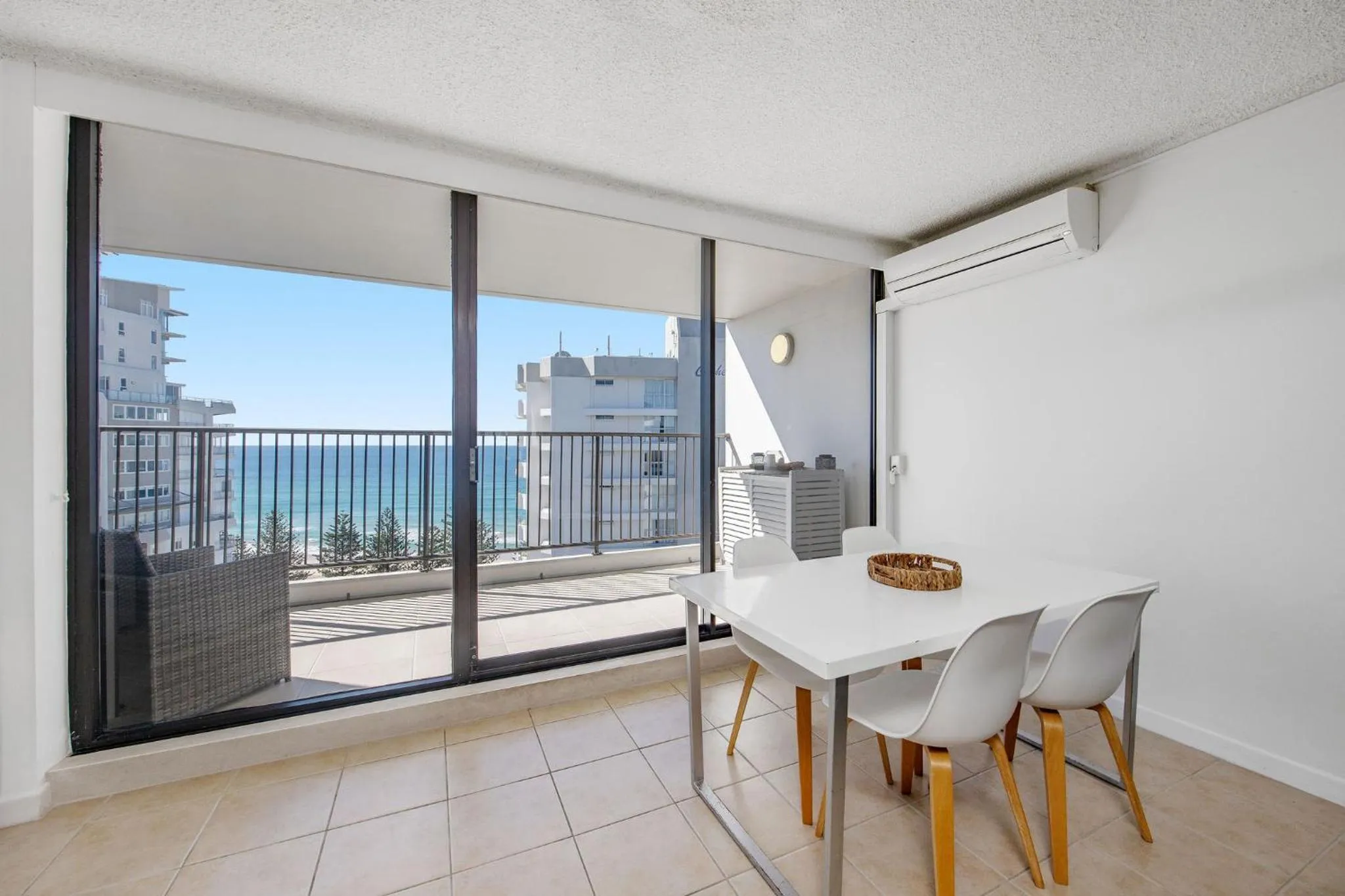 Dining area in Horizons Holiday Apartments - OFFICIAL