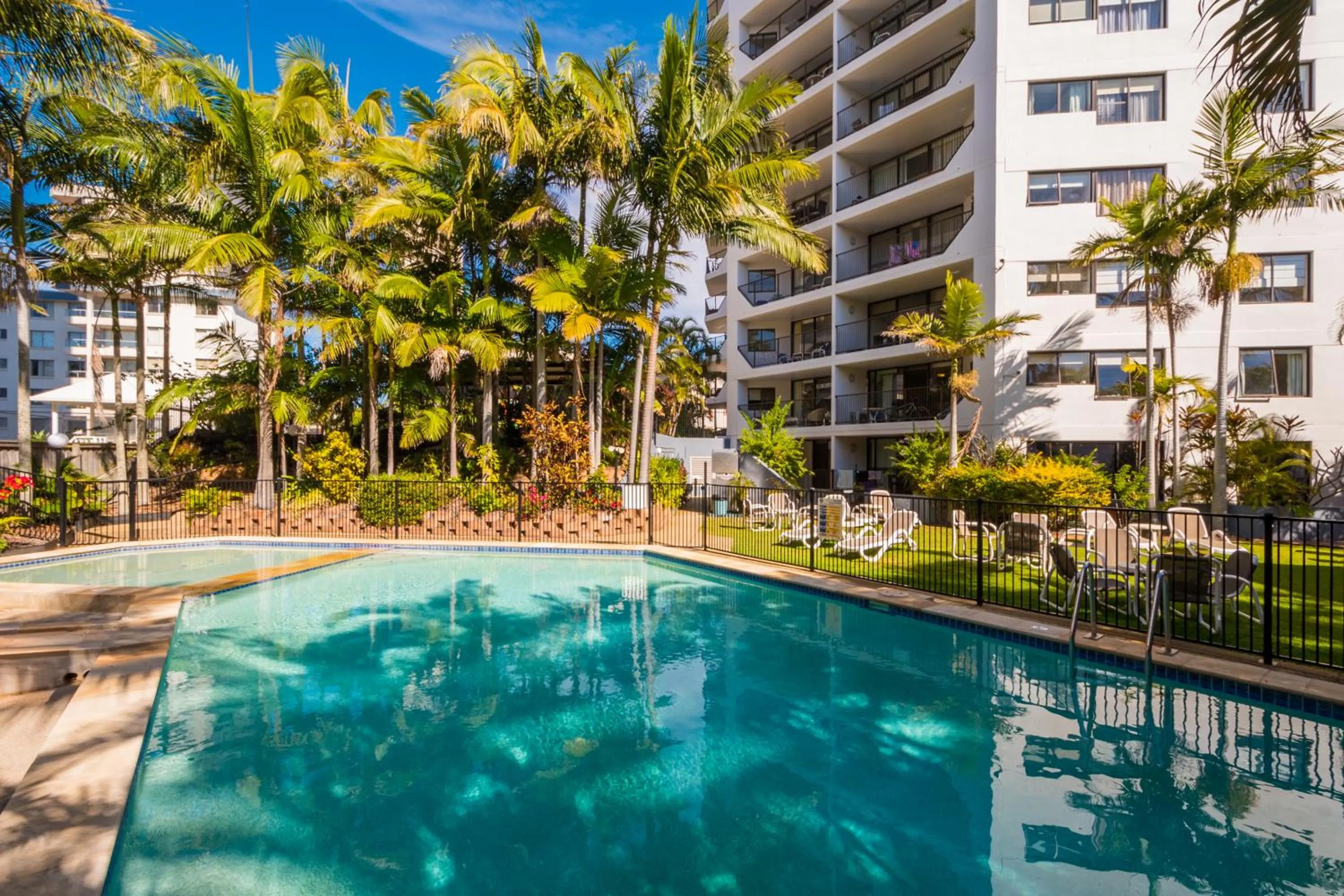 Swimming pool in Horizons Holiday Apartments - OFFICIAL