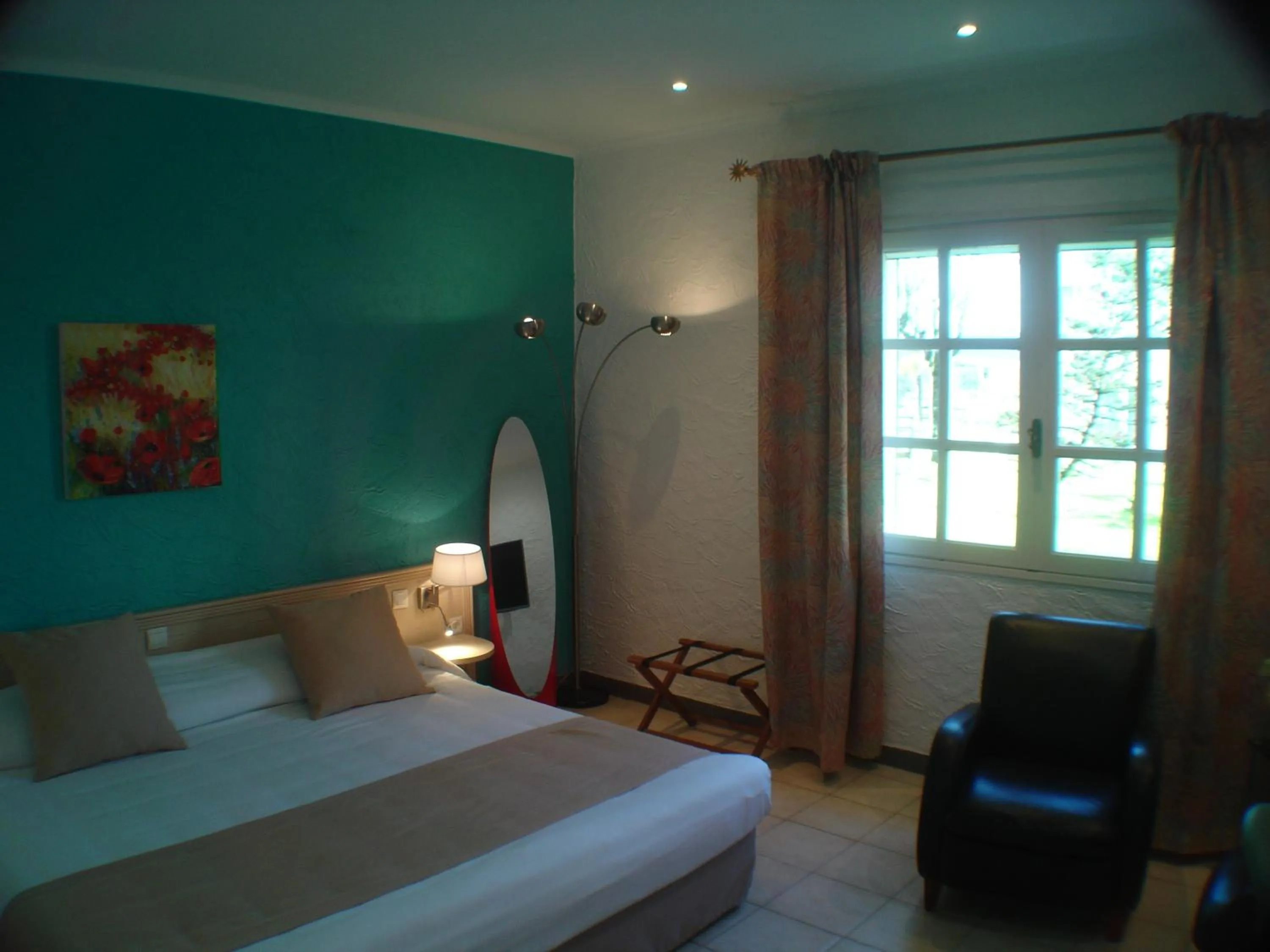 Bed in Logis Hôtel & Restaurant Le Fleurance